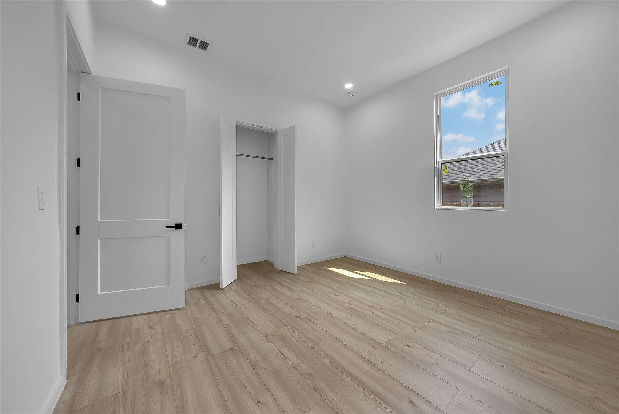 Single Family Residence For Sale in Dallas County , 3608 Metropolitan Avenue, Dallas, Texas 75210, 4 Bedroom, 3 Bathroom, Garage spaces, 1,432 Sqft, built in 1936, Preowned, mls#21233451, Real Estate Agent in Dallas, Homes For Sale in Dallas county, Homes For Sale in Dallas, Realtor in Dallas Texas, Real Estate Brokerage Independent Realty Texas, Luminita Cordes Realtor