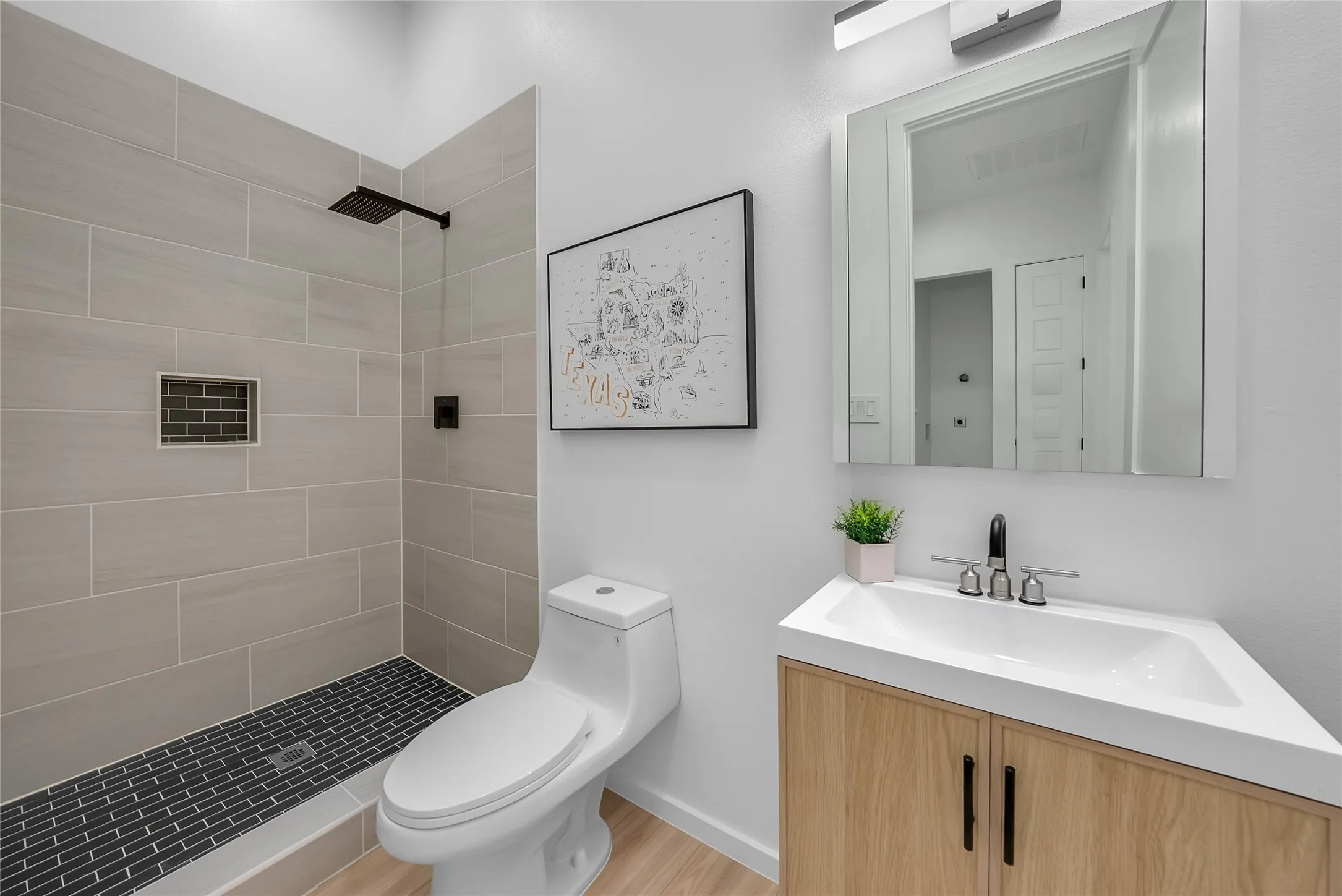 Single Family Residence For Sale in Dallas County , 3608 Metropolitan Avenue, Dallas, Texas 75210, 4 Bedroom, 3 Bathroom, Garage spaces, 1,432 Sqft, built in 1936, Preowned, mls#21233451, Real Estate Agent in Dallas, Homes For Sale in Dallas county, Homes For Sale in Dallas, Realtor in Dallas Texas, Real Estate Brokerage Independent Realty Texas, Luminita Cordes Realtor