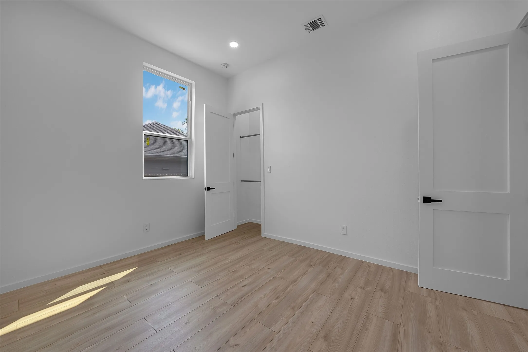 Single Family Residence For Sale in Dallas County , 3608 Metropolitan Avenue, Dallas, Texas 75210, 4 Bedroom, 3 Bathroom, Garage spaces, 1,432 Sqft, built in 1936, Preowned, mls#21233451, Real Estate Agent in Dallas, Homes For Sale in Dallas county, Homes For Sale in Dallas, Realtor in Dallas Texas, Real Estate Brokerage Independent Realty Texas, Luminita Cordes Realtor
