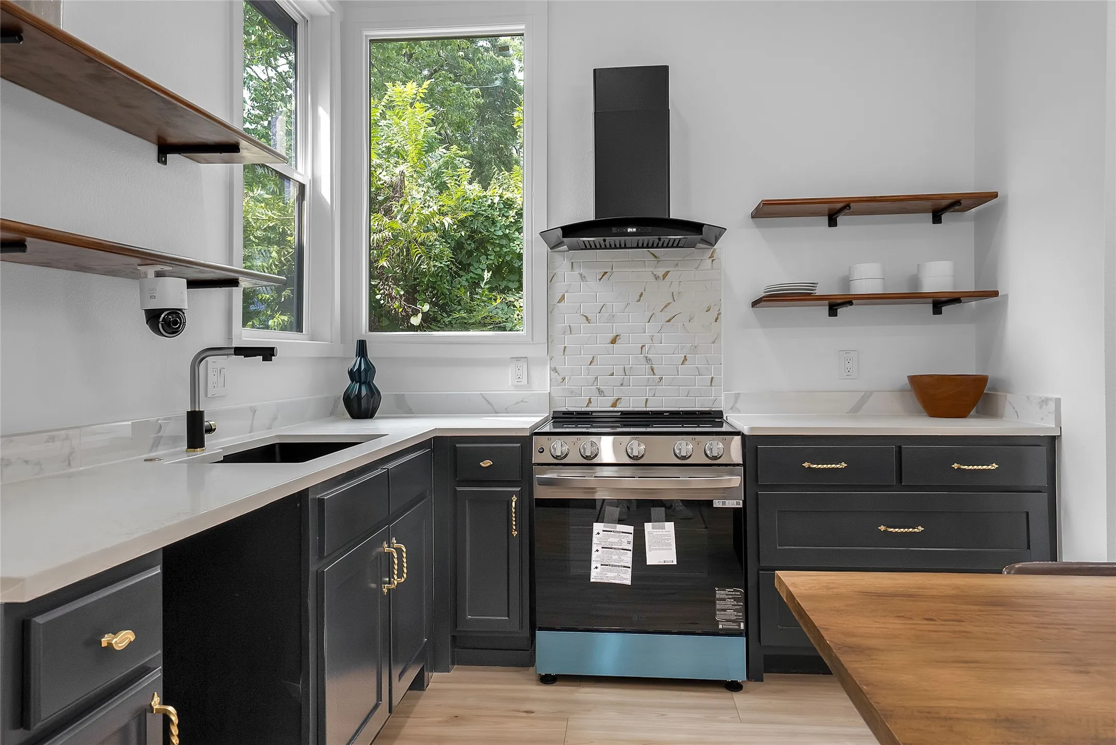 Single Family Residence For Sale in Dallas County , 3608 Metropolitan Avenue, Dallas, Texas 75210, 4 Bedroom, 3 Bathroom, Garage spaces, 1,432 Sqft, built in 1936, Preowned, mls#21233451, Real Estate Agent in Dallas, Homes For Sale in Dallas county, Homes For Sale in Dallas, Realtor in Dallas Texas, Real Estate Brokerage Independent Realty Texas, Luminita Cordes Realtor