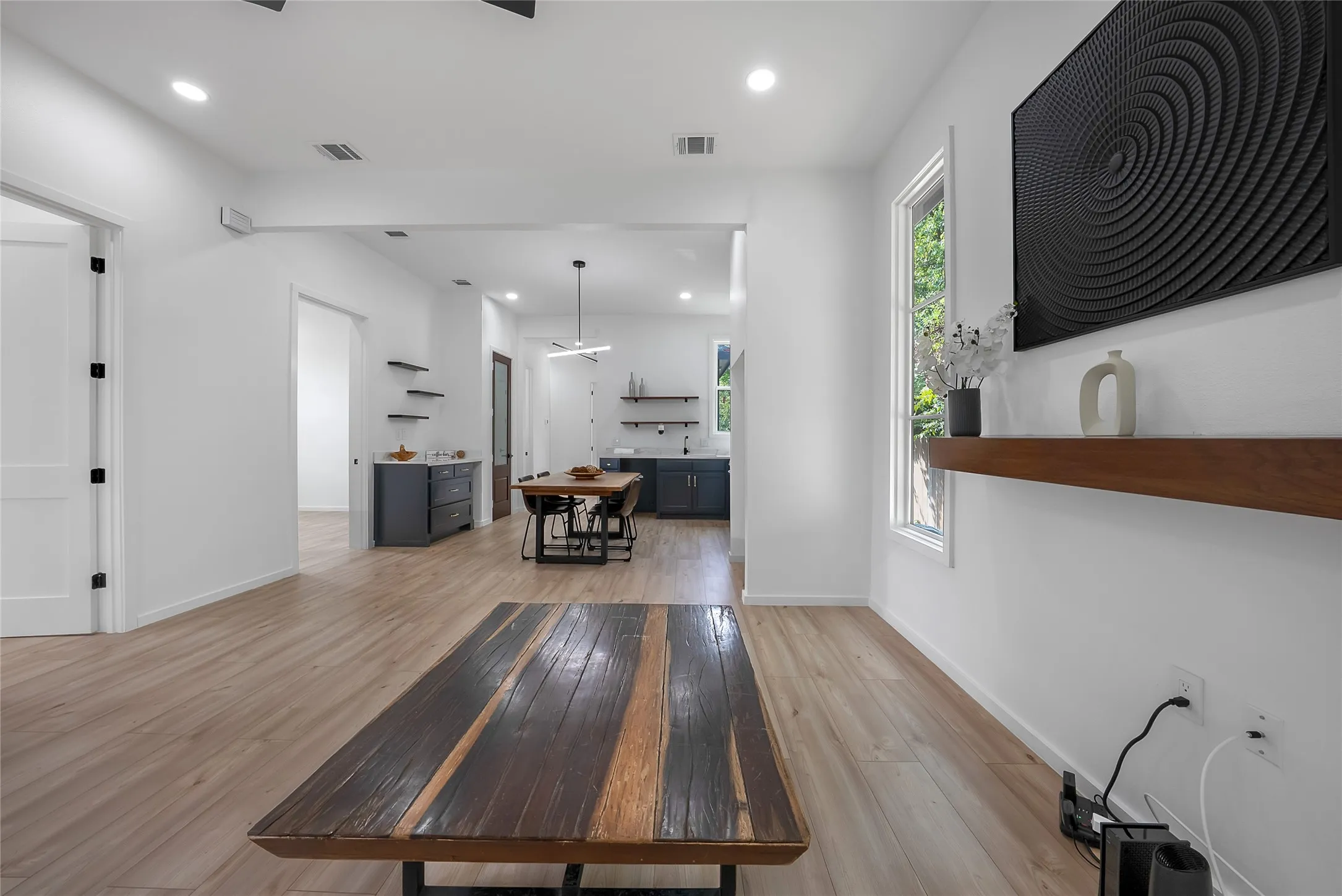 Single Family Residence For Sale in Dallas County , 3608 Metropolitan Avenue, Dallas, Texas 75210, 4 Bedroom, 3 Bathroom, Garage spaces, 1,432 Sqft, built in 1936, Preowned, mls#21233451, Real Estate Agent in Dallas, Homes For Sale in Dallas county, Homes For Sale in Dallas, Realtor in Dallas Texas, Real Estate Brokerage Independent Realty Texas, Luminita Cordes Realtor