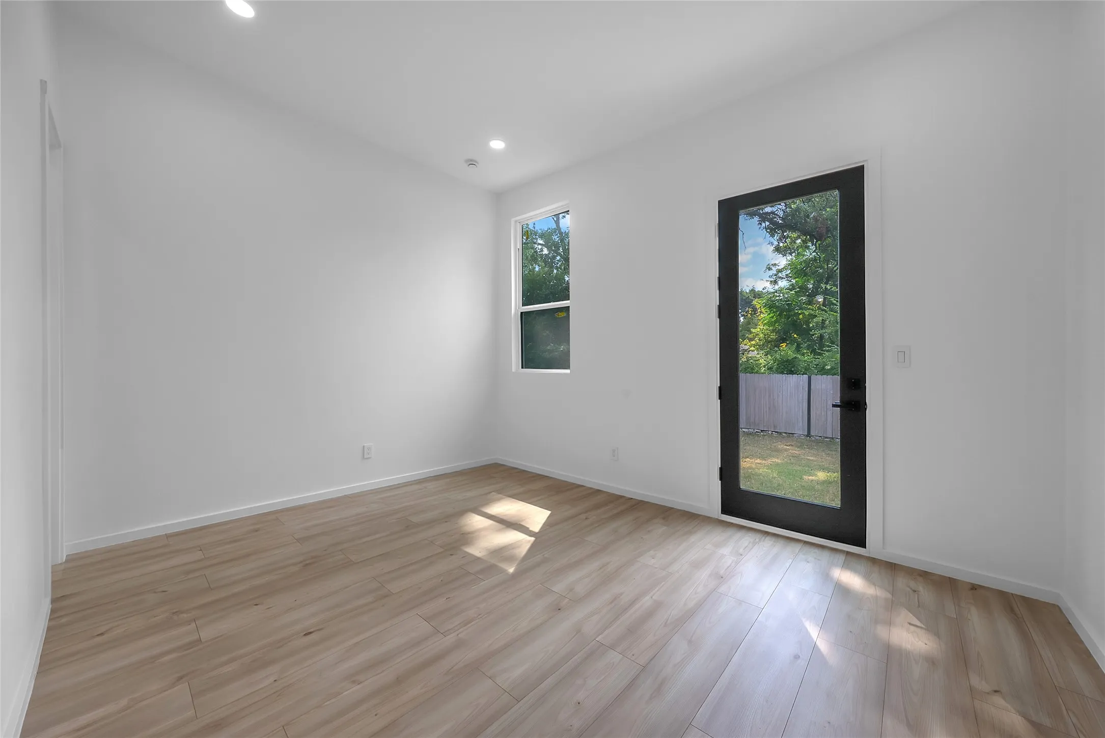 Single Family Residence For Sale in Dallas County , 3608 Metropolitan Avenue, Dallas, Texas 75210, 4 Bedroom, 3 Bathroom, Garage spaces, 1,432 Sqft, built in 1936, Preowned, mls#21233451, Real Estate Agent in Dallas, Homes For Sale in Dallas county, Homes For Sale in Dallas, Realtor in Dallas Texas, Real Estate Brokerage Independent Realty Texas, Luminita Cordes Realtor
