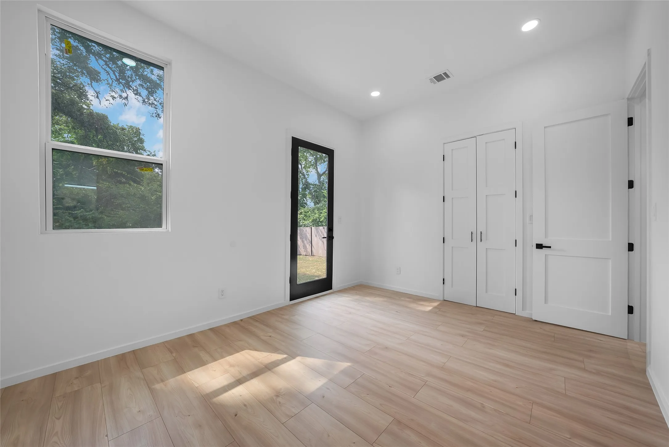 Single Family Residence For Sale in Dallas County , 3608 Metropolitan Avenue, Dallas, Texas 75210, 4 Bedroom, 3 Bathroom, Garage spaces, 1,432 Sqft, built in 1936, Preowned, mls#21233451, Real Estate Agent in Dallas, Homes For Sale in Dallas county, Homes For Sale in Dallas, Realtor in Dallas Texas, Real Estate Brokerage Independent Realty Texas, Luminita Cordes Realtor