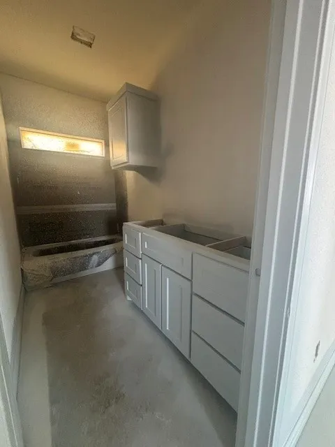full bath next to living room