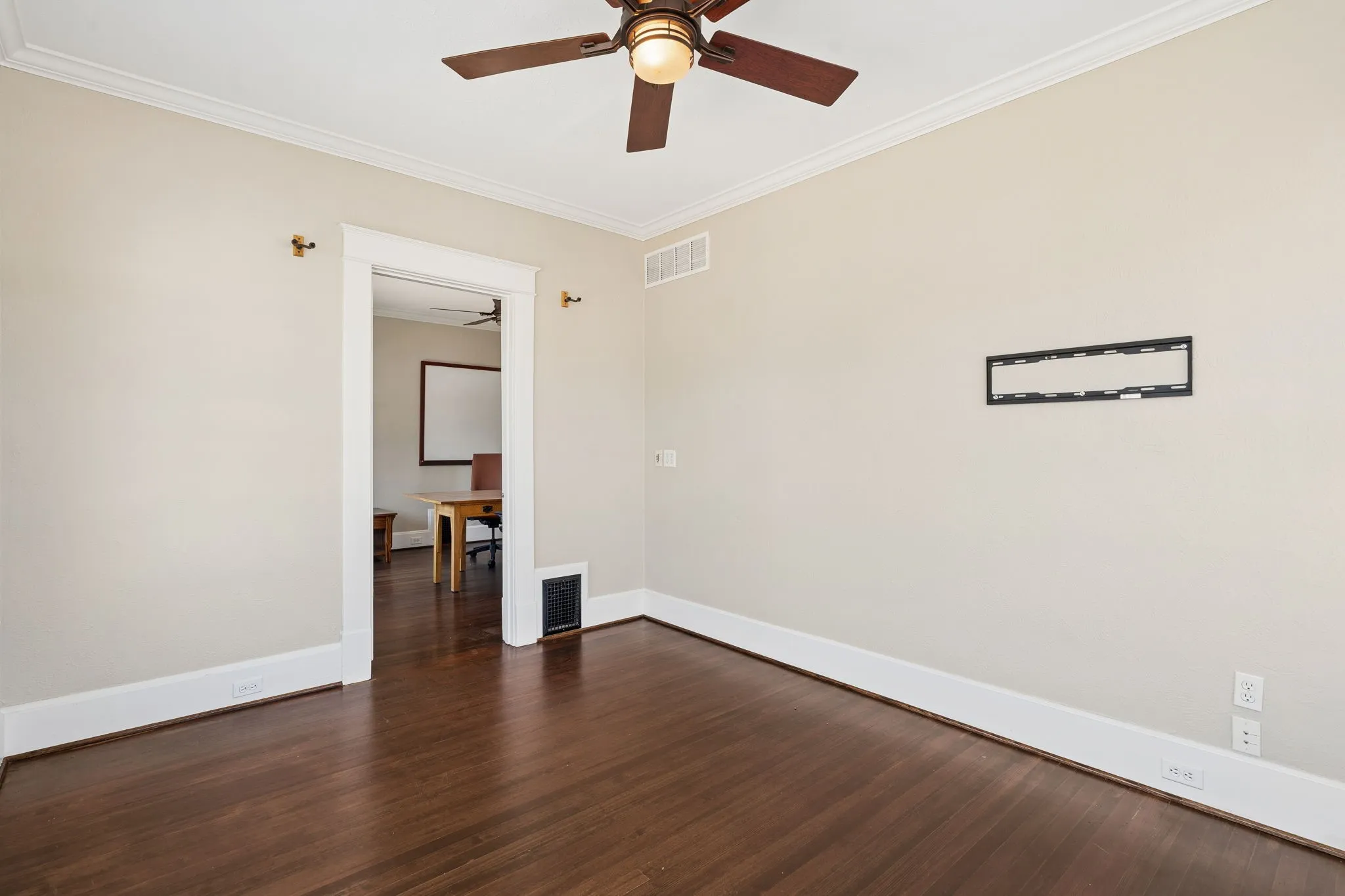 Office For Sale in Dallas County , 4112 Swiss Avenue, Dallas, Texas 75204, 0, 0, Garage spaces, 0 Sqft, built in 1923, Preowned, mls#21234867, Real Estate Agent in Dallas, Homes For Sale in Dallas county, Homes For Sale in Dallas, Realtor in Dallas Texas, Real Estate Brokerage Independent Realty Texas, Luminita Cordes Realtor