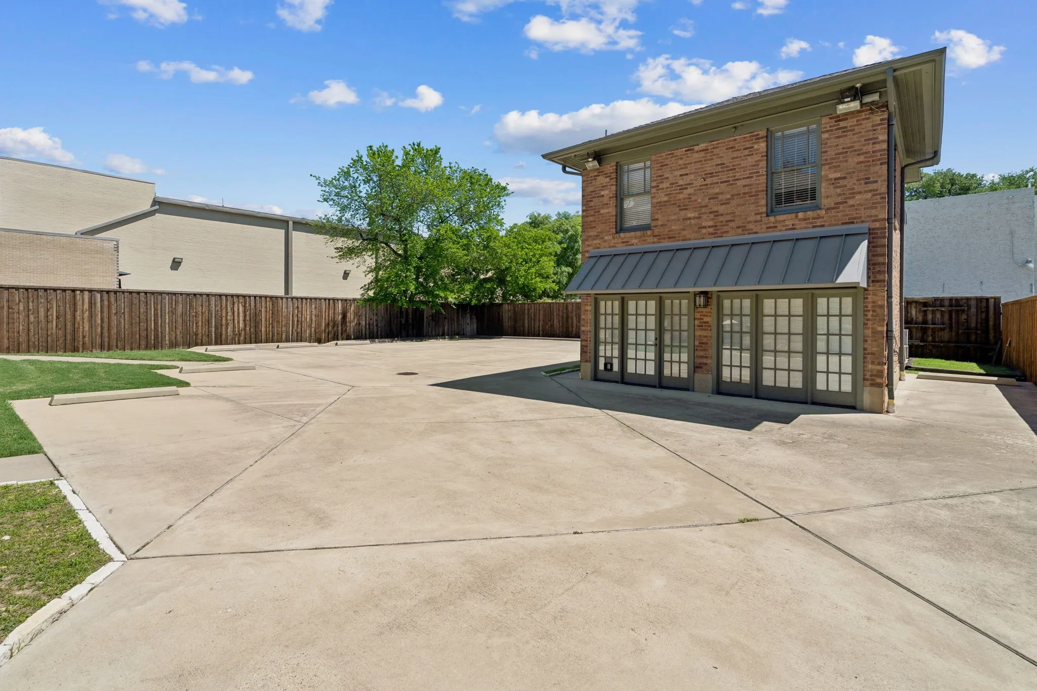 Office For Sale in Dallas County , 4112 Swiss Avenue, Dallas, Texas 75204, 0, 0, Garage spaces, 0 Sqft, built in 1923, Preowned, mls#21234867, Real Estate Agent in Dallas, Homes For Sale in Dallas county, Homes For Sale in Dallas, Realtor in Dallas Texas, Real Estate Brokerage Independent Realty Texas, Luminita Cordes Realtor