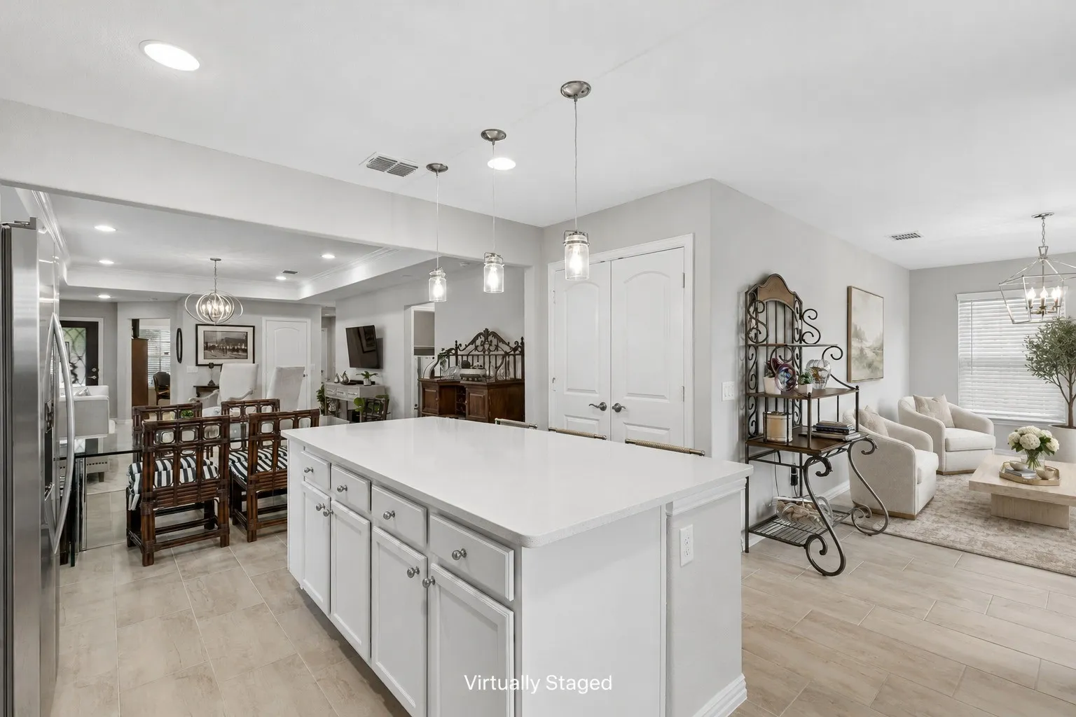 kitchen w view of sunroom, ideal for entertaining.
