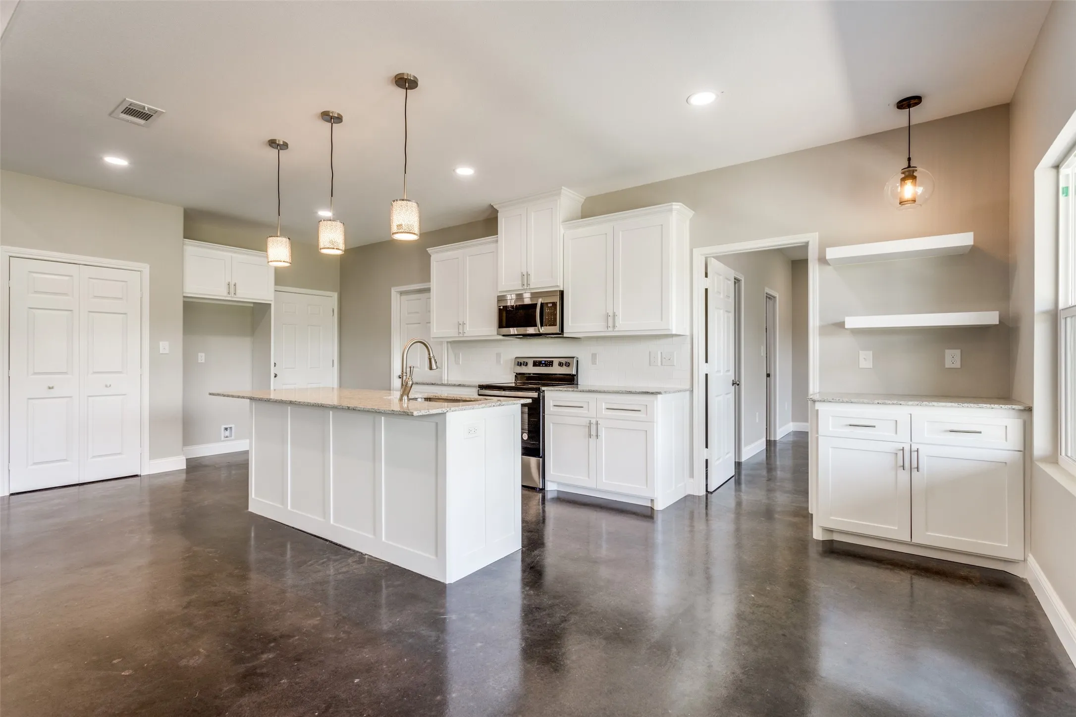 Single Family Residence For Sale in Titus County , 2909 Blue Heron Circle, Mt Pleasant, Texas 75455, 3 Bedrooms, 2 Bathrooms, 2 Garage spaces, 2,150 Sqft, built in 2022, New Construction - Complete, Price $359,000, mls#21234519, Real Estate Agent in Mt Pleasant, Homes For Sale in Titus county, Homes For Sale in Mt Pleasant, Realtor in Mt Pleasant Texas, Real Estate Brokerage Independent Realty Texas, Luminita Cordes Realtor