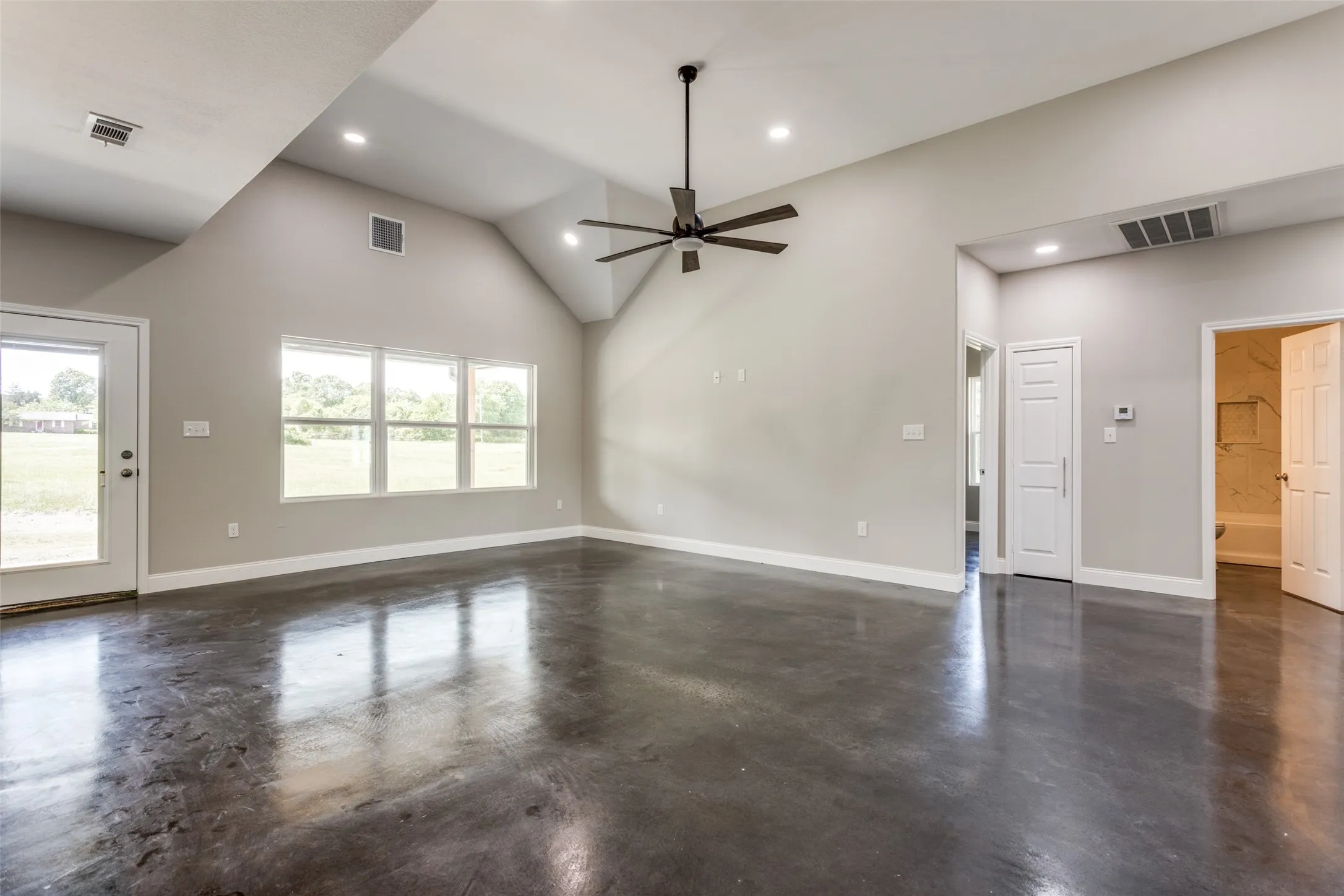 Single Family Residence For Sale in Titus County , 2909 Blue Heron Circle, Mt Pleasant, Texas 75455, 3 Bedrooms, 2 Bathrooms, 2 Garage spaces, 2,150 Sqft, built in 2022, New Construction - Complete, Price $359,000, mls#21234519, Real Estate Agent in Mt Pleasant, Homes For Sale in Titus county, Homes For Sale in Mt Pleasant, Realtor in Mt Pleasant Texas, Real Estate Brokerage Independent Realty Texas, Luminita Cordes Realtor