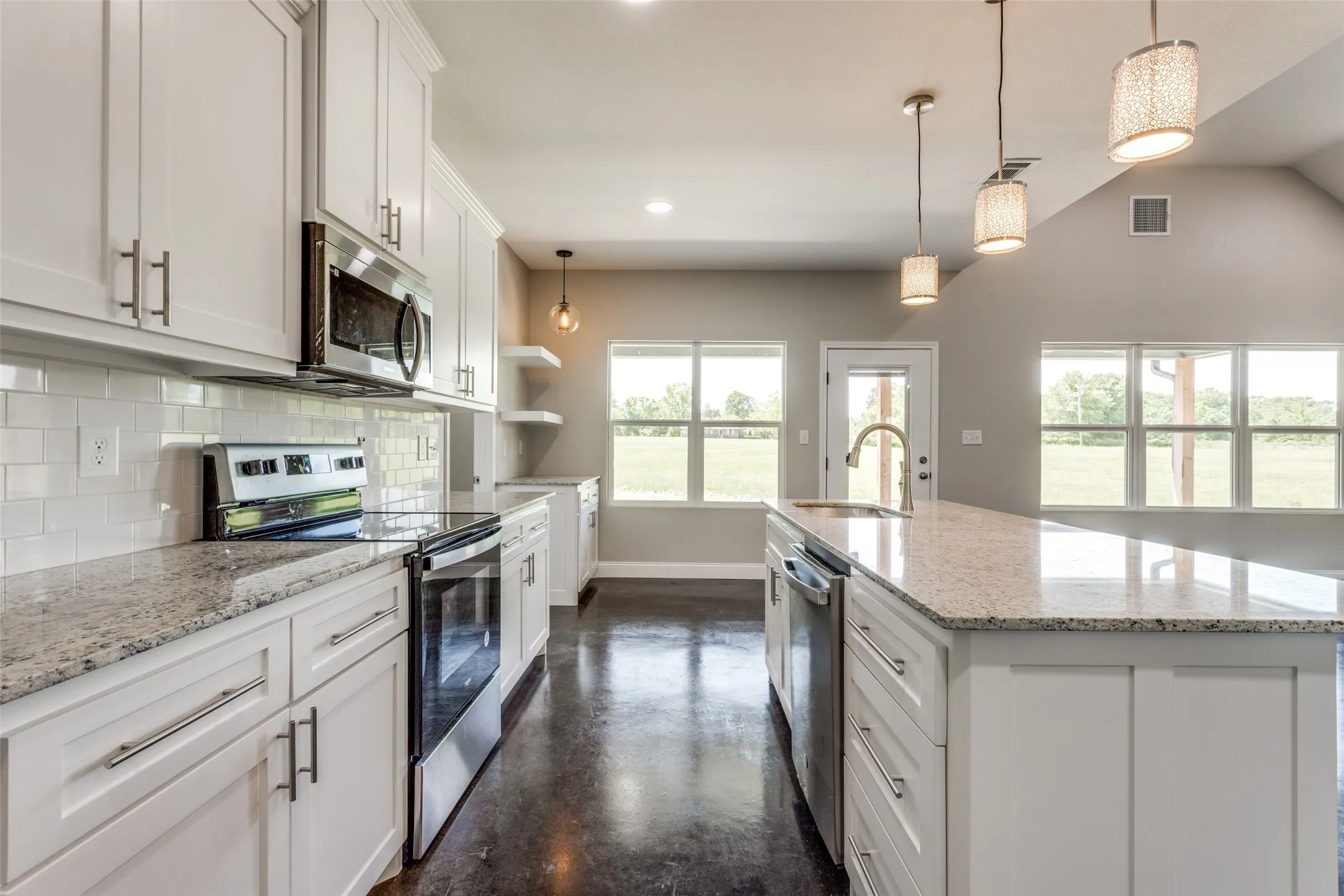 Single Family Residence For Sale in Titus County , 2909 Blue Heron Circle, Mt Pleasant, Texas 75455, 3 Bedrooms, 2 Bathrooms, 2 Garage spaces, 2,150 Sqft, built in 2022, New Construction - Complete, Price $359,000, mls#21234519, Real Estate Agent in Mt Pleasant, Homes For Sale in Titus county, Homes For Sale in Mt Pleasant, Realtor in Mt Pleasant Texas, Real Estate Brokerage Independent Realty Texas, Luminita Cordes Realtor