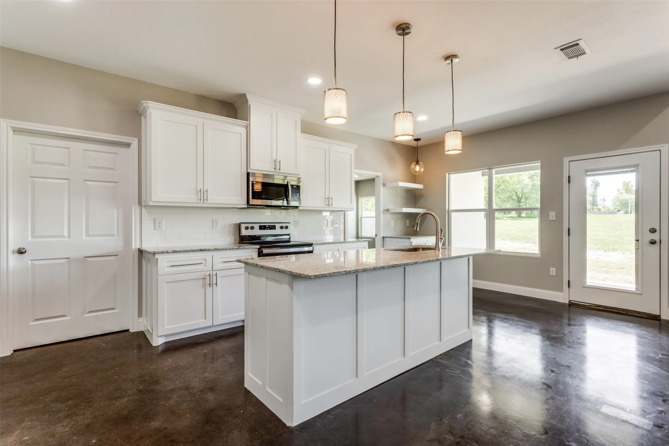 Single Family Residence For Sale in Titus County , 2909 Blue Heron Circle, Mt Pleasant, Texas 75455, 3 Bedrooms, 2 Bathrooms, 2 Garage spaces, 2,150 Sqft, built in 2022, New Construction - Complete, Price $359,000, mls#21234519, Real Estate Agent in Mt Pleasant, Homes For Sale in Titus county, Homes For Sale in Mt Pleasant, Realtor in Mt Pleasant Texas, Real Estate Brokerage Independent Realty Texas, Luminita Cordes Realtor