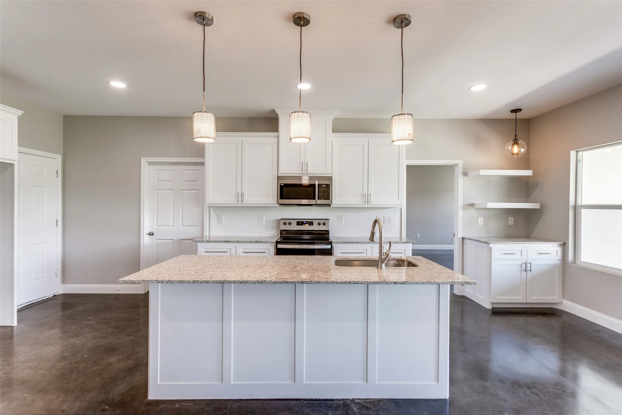 Single Family Residence For Sale in Titus County , 2909 Blue Heron Circle, Mt Pleasant, Texas 75455, 3 Bedrooms, 2 Bathrooms, 2 Garage spaces, 2,150 Sqft, built in 2022, New Construction - Complete, Price $359,000, mls#21234519, Real Estate Agent in Mt Pleasant, Homes For Sale in Titus county, Homes For Sale in Mt Pleasant, Realtor in Mt Pleasant Texas, Real Estate Brokerage Independent Realty Texas, Luminita Cordes Realtor
