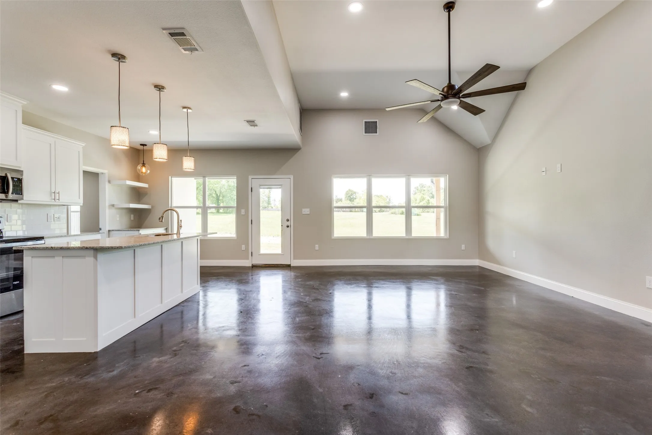 Single Family Residence For Sale in Titus County , 2909 Blue Heron Circle, Mt Pleasant, Texas 75455, 3 Bedrooms, 2 Bathrooms, 2 Garage spaces, 2,150 Sqft, built in 2022, New Construction - Complete, Price $359,000, mls#21234519, Real Estate Agent in Mt Pleasant, Homes For Sale in Titus county, Homes For Sale in Mt Pleasant, Realtor in Mt Pleasant Texas, Real Estate Brokerage Independent Realty Texas, Luminita Cordes Realtor
