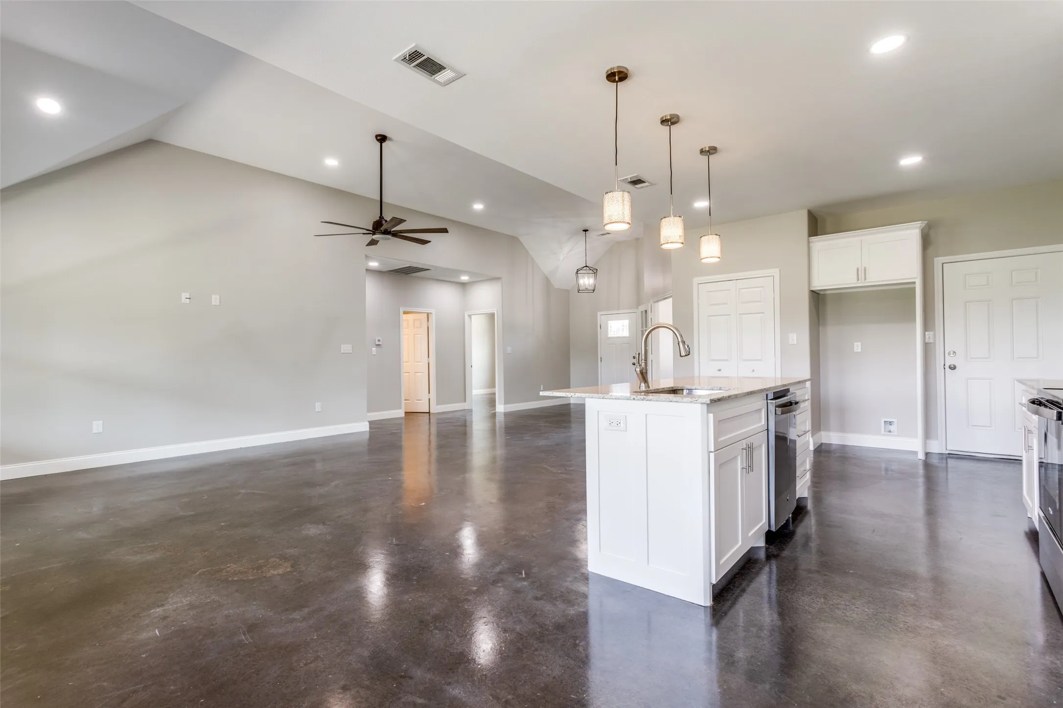 Single Family Residence For Sale in Titus County , 2909 Blue Heron Circle, Mt Pleasant, Texas 75455, 3 Bedrooms, 2 Bathrooms, 2 Garage spaces, 2,150 Sqft, built in 2022, New Construction - Complete, Price $359,000, mls#21234519, Real Estate Agent in Mt Pleasant, Homes For Sale in Titus county, Homes For Sale in Mt Pleasant, Realtor in Mt Pleasant Texas, Real Estate Brokerage Independent Realty Texas, Luminita Cordes Realtor