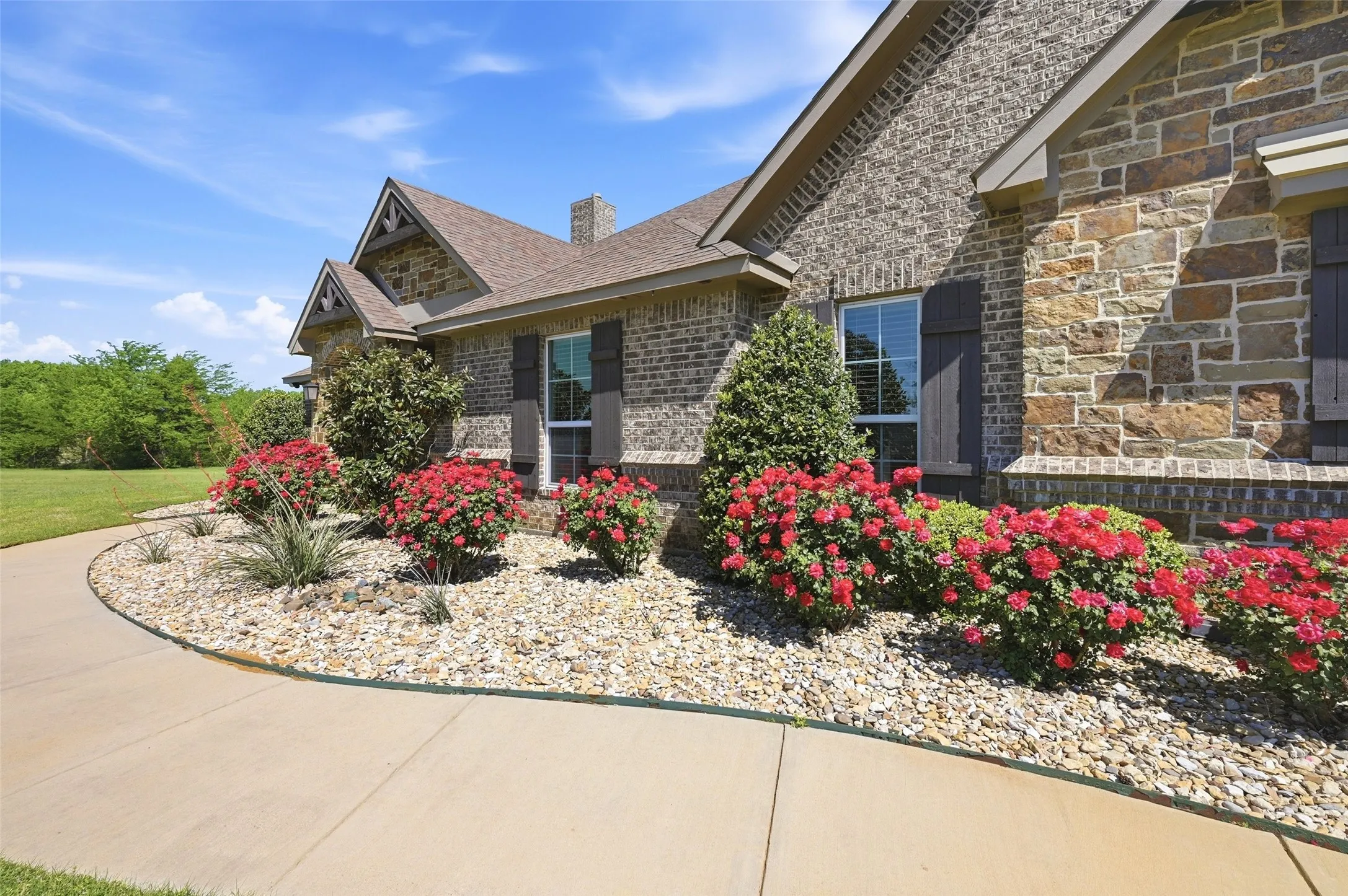 Single Family Residence For Sale in Grayson County , 56 Turtle Point Lane, Gordonville, Texas 76245, 4 Bedroom, 5 Bathroom, 3 Garage spaces, 3,376 Sqft, built in 2018, Preowned, mls#21234083, Real Estate Agent in Gordonville, Homes For Sale in Grayson county, Homes For Sale in Gordonville, Realtor in Gordonville Texas, Real Estate Brokerage Independent Realty Texas, Luminita Cordes Realtor