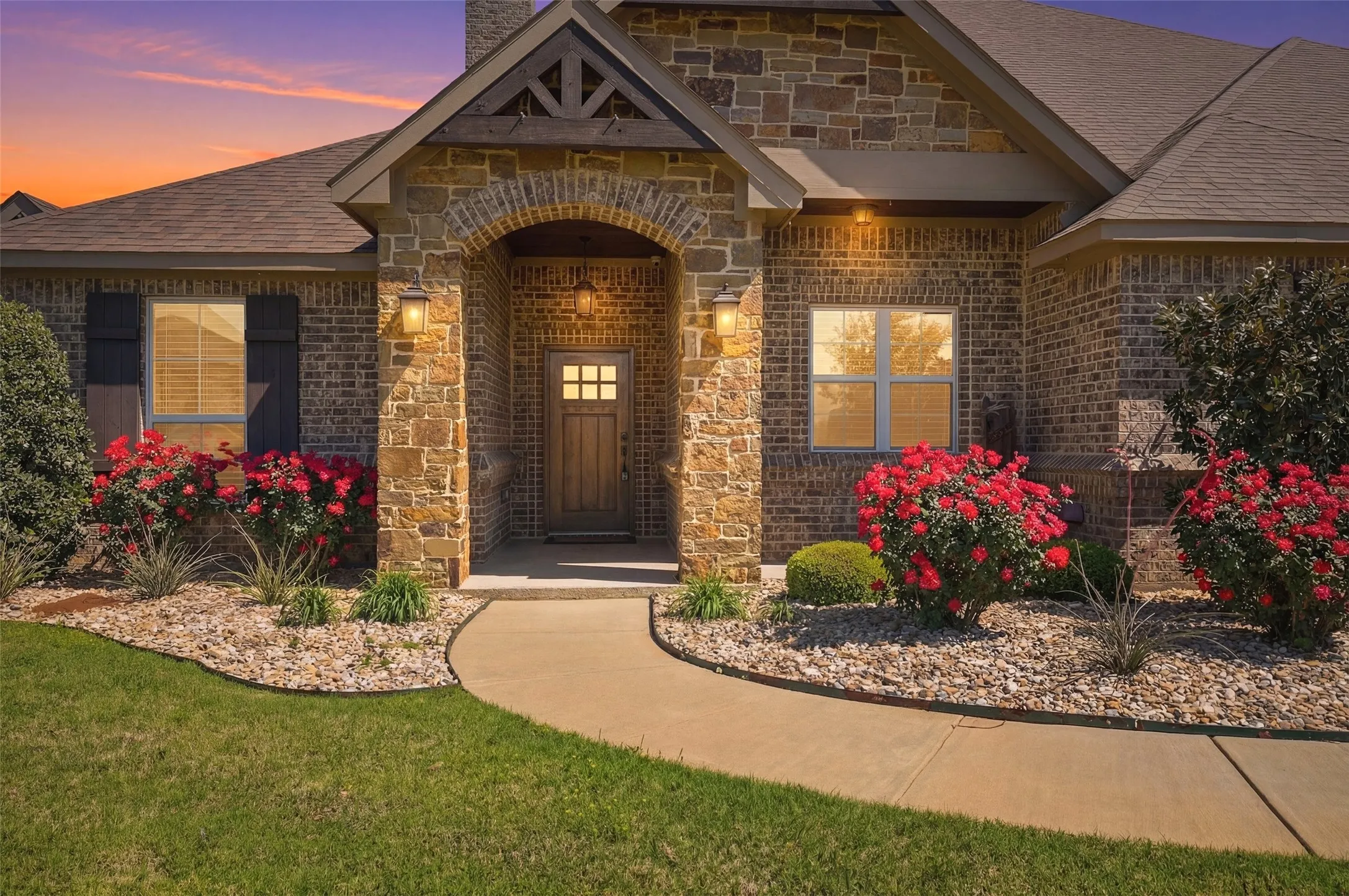 Single Family Residence For Sale in Grayson County , 56 Turtle Point Lane, Gordonville, Texas 76245, 4 Bedroom, 5 Bathroom, 3 Garage spaces, 3,376 Sqft, built in 2018, Preowned, mls#21234083, Real Estate Agent in Gordonville, Homes For Sale in Grayson county, Homes For Sale in Gordonville, Realtor in Gordonville Texas, Real Estate Brokerage Independent Realty Texas, Luminita Cordes Realtor