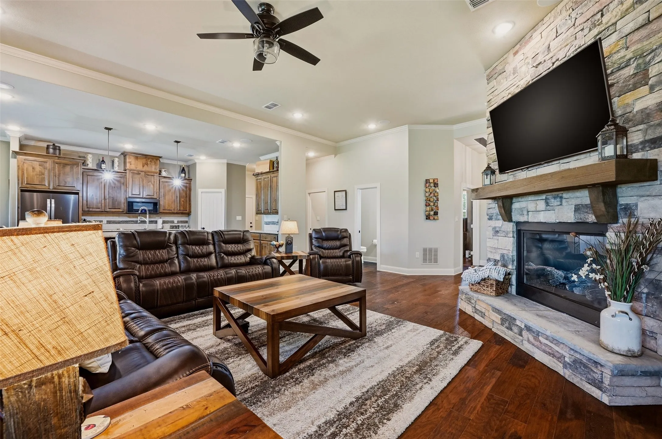 Single Family Residence For Sale in Grayson County , 56 Turtle Point Lane, Gordonville, Texas 76245, 4 Bedroom, 5 Bathroom, 3 Garage spaces, 3,376 Sqft, built in 2018, Preowned, mls#21234083, Real Estate Agent in Gordonville, Homes For Sale in Grayson county, Homes For Sale in Gordonville, Realtor in Gordonville Texas, Real Estate Brokerage Independent Realty Texas, Luminita Cordes Realtor