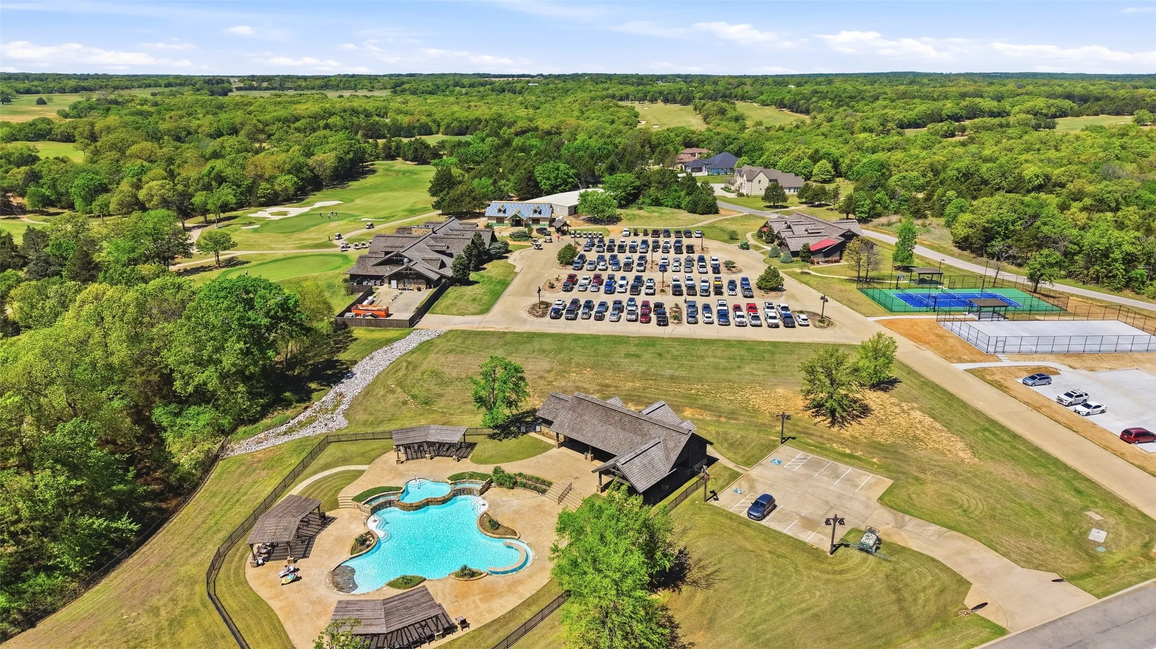 Single Family Residence For Sale in Grayson County , 56 Turtle Point Lane, Gordonville, Texas 76245, 4 Bedroom, 5 Bathroom, 3 Garage spaces, 3,376 Sqft, built in 2018, Preowned, mls#21234083, Real Estate Agent in Gordonville, Homes For Sale in Grayson county, Homes For Sale in Gordonville, Realtor in Gordonville Texas, Real Estate Brokerage Independent Realty Texas, Luminita Cordes Realtor