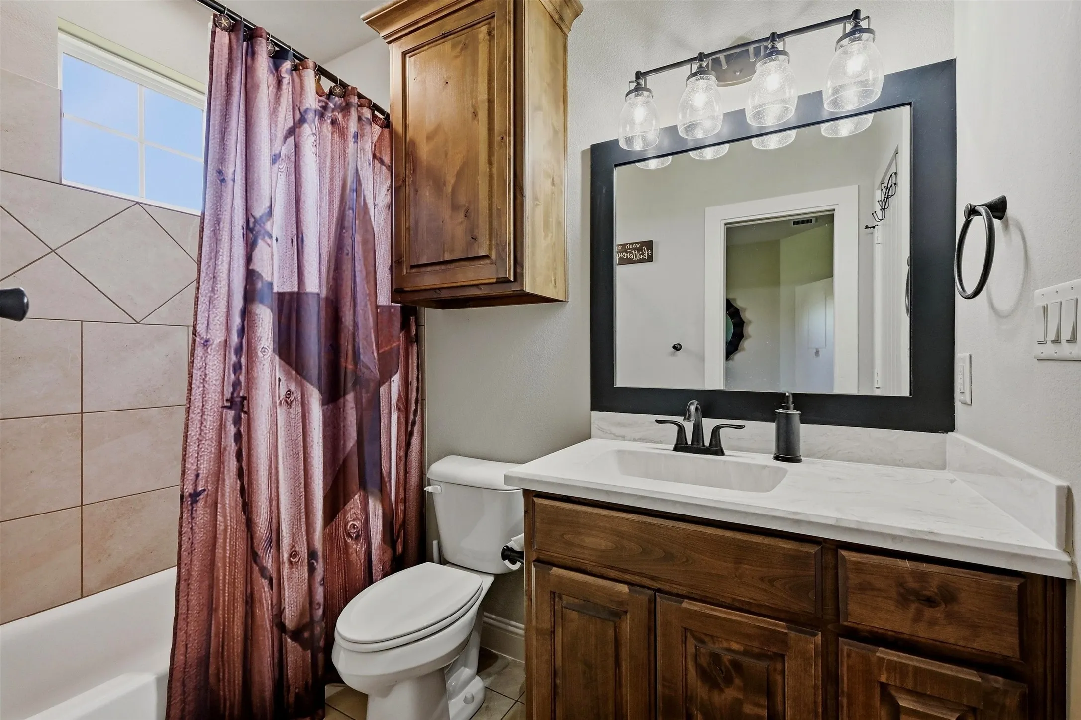 Single Family Residence For Sale in Grayson County , 56 Turtle Point Lane, Gordonville, Texas 76245, 4 Bedroom, 5 Bathroom, 3 Garage spaces, 3,376 Sqft, built in 2018, Preowned, mls#21234083, Real Estate Agent in Gordonville, Homes For Sale in Grayson county, Homes For Sale in Gordonville, Realtor in Gordonville Texas, Real Estate Brokerage Independent Realty Texas, Luminita Cordes Realtor