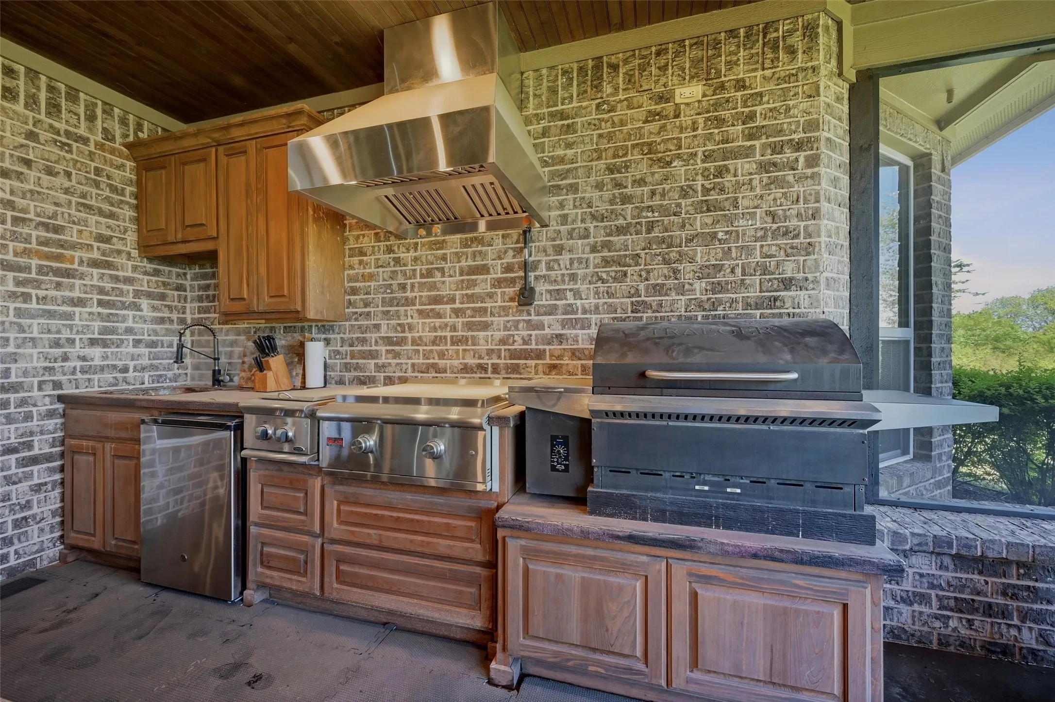 Single Family Residence For Sale in Grayson County , 56 Turtle Point Lane, Gordonville, Texas 76245, 4 Bedroom, 5 Bathroom, 3 Garage spaces, 3,376 Sqft, built in 2018, Preowned, mls#21234083, Real Estate Agent in Gordonville, Homes For Sale in Grayson county, Homes For Sale in Gordonville, Realtor in Gordonville Texas, Real Estate Brokerage Independent Realty Texas, Luminita Cordes Realtor