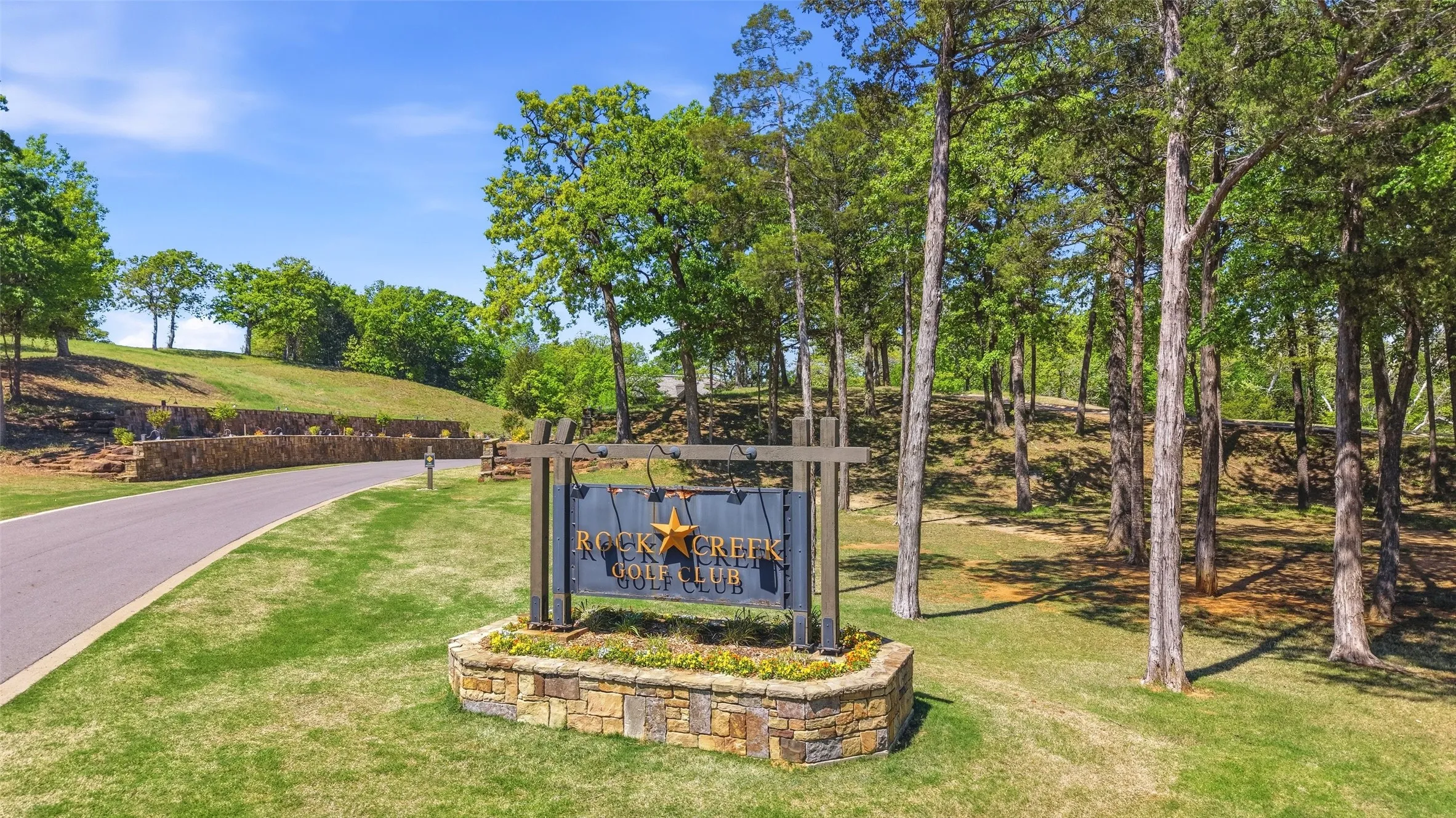 Single Family Residence For Sale in Grayson County , 56 Turtle Point Lane, Gordonville, Texas 76245, 4 Bedroom, 5 Bathroom, 3 Garage spaces, 3,376 Sqft, built in 2018, Preowned, mls#21234083, Real Estate Agent in Gordonville, Homes For Sale in Grayson county, Homes For Sale in Gordonville, Realtor in Gordonville Texas, Real Estate Brokerage Independent Realty Texas, Luminita Cordes Realtor