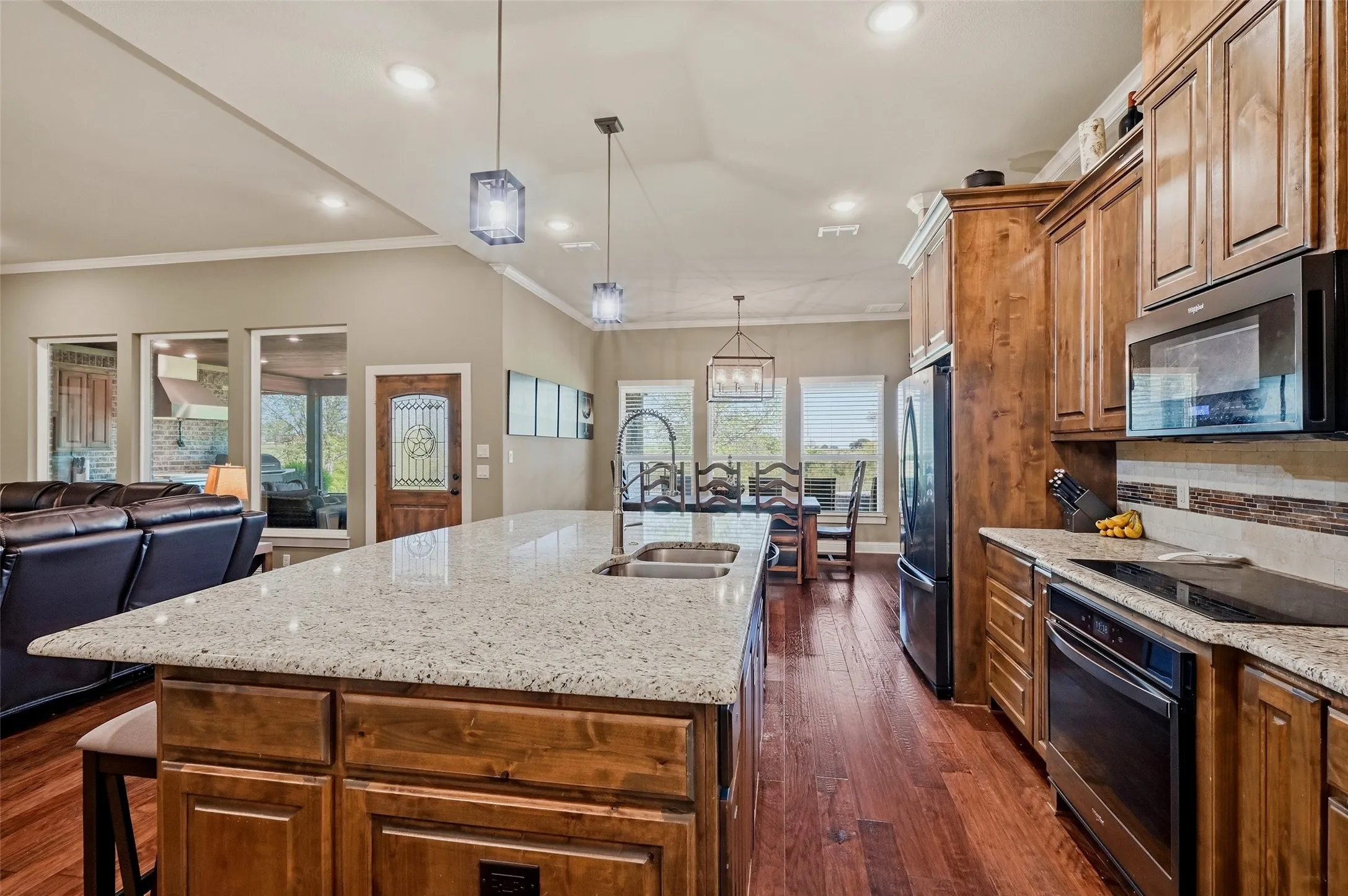 Single Family Residence For Sale in Grayson County , 56 Turtle Point Lane, Gordonville, Texas 76245, 4 Bedroom, 5 Bathroom, 3 Garage spaces, 3,376 Sqft, built in 2018, Preowned, mls#21234083, Real Estate Agent in Gordonville, Homes For Sale in Grayson county, Homes For Sale in Gordonville, Realtor in Gordonville Texas, Real Estate Brokerage Independent Realty Texas, Luminita Cordes Realtor