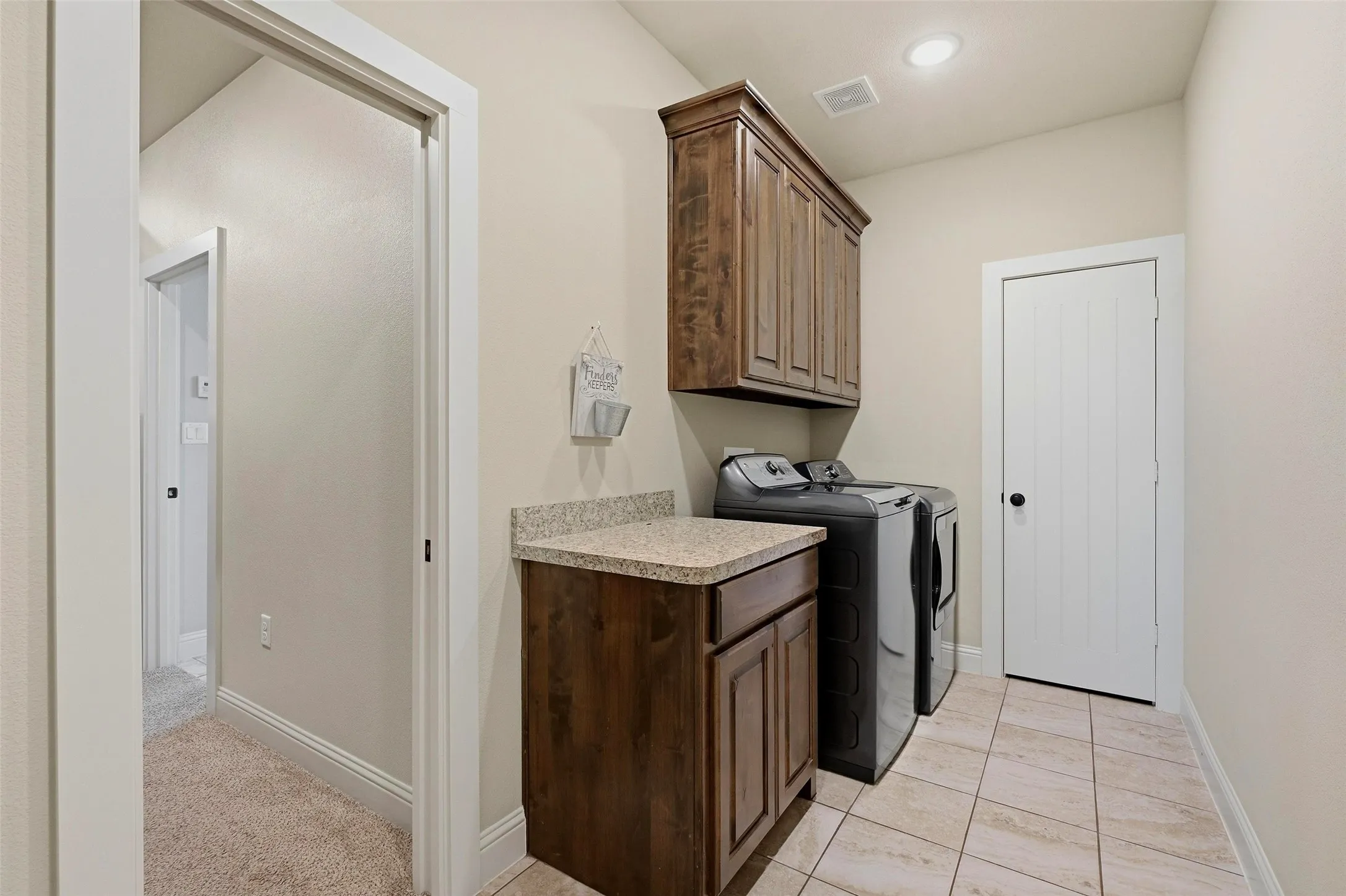 Single Family Residence For Sale in Grayson County , 56 Turtle Point Lane, Gordonville, Texas 76245, 4 Bedroom, 5 Bathroom, 3 Garage spaces, 3,376 Sqft, built in 2018, Preowned, mls#21234083, Real Estate Agent in Gordonville, Homes For Sale in Grayson county, Homes For Sale in Gordonville, Realtor in Gordonville Texas, Real Estate Brokerage Independent Realty Texas, Luminita Cordes Realtor