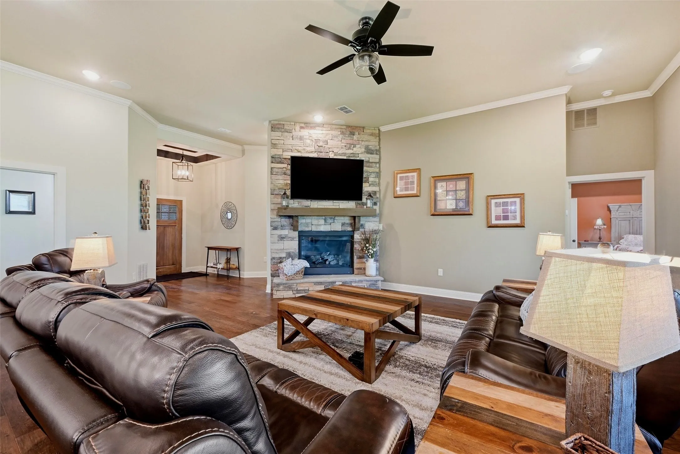 Single Family Residence For Sale in Grayson County , 56 Turtle Point Lane, Gordonville, Texas 76245, 4 Bedroom, 5 Bathroom, 3 Garage spaces, 3,376 Sqft, built in 2018, Preowned, mls#21234083, Real Estate Agent in Gordonville, Homes For Sale in Grayson county, Homes For Sale in Gordonville, Realtor in Gordonville Texas, Real Estate Brokerage Independent Realty Texas, Luminita Cordes Realtor