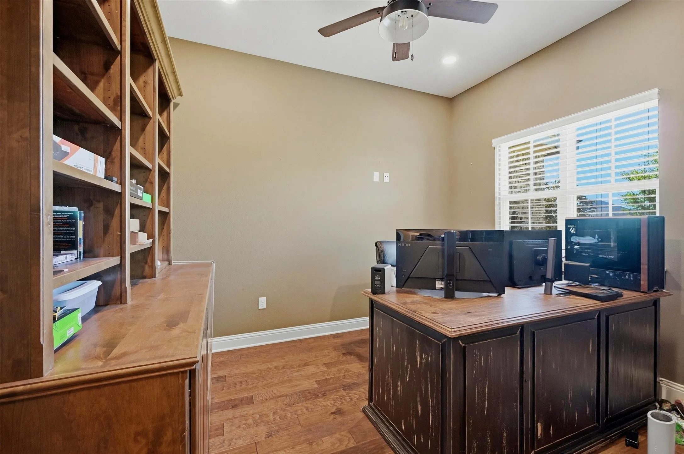 Single Family Residence For Sale in Grayson County , 56 Turtle Point Lane, Gordonville, Texas 76245, 4 Bedroom, 5 Bathroom, 3 Garage spaces, 3,376 Sqft, built in 2018, Preowned, mls#21234083, Real Estate Agent in Gordonville, Homes For Sale in Grayson county, Homes For Sale in Gordonville, Realtor in Gordonville Texas, Real Estate Brokerage Independent Realty Texas, Luminita Cordes Realtor