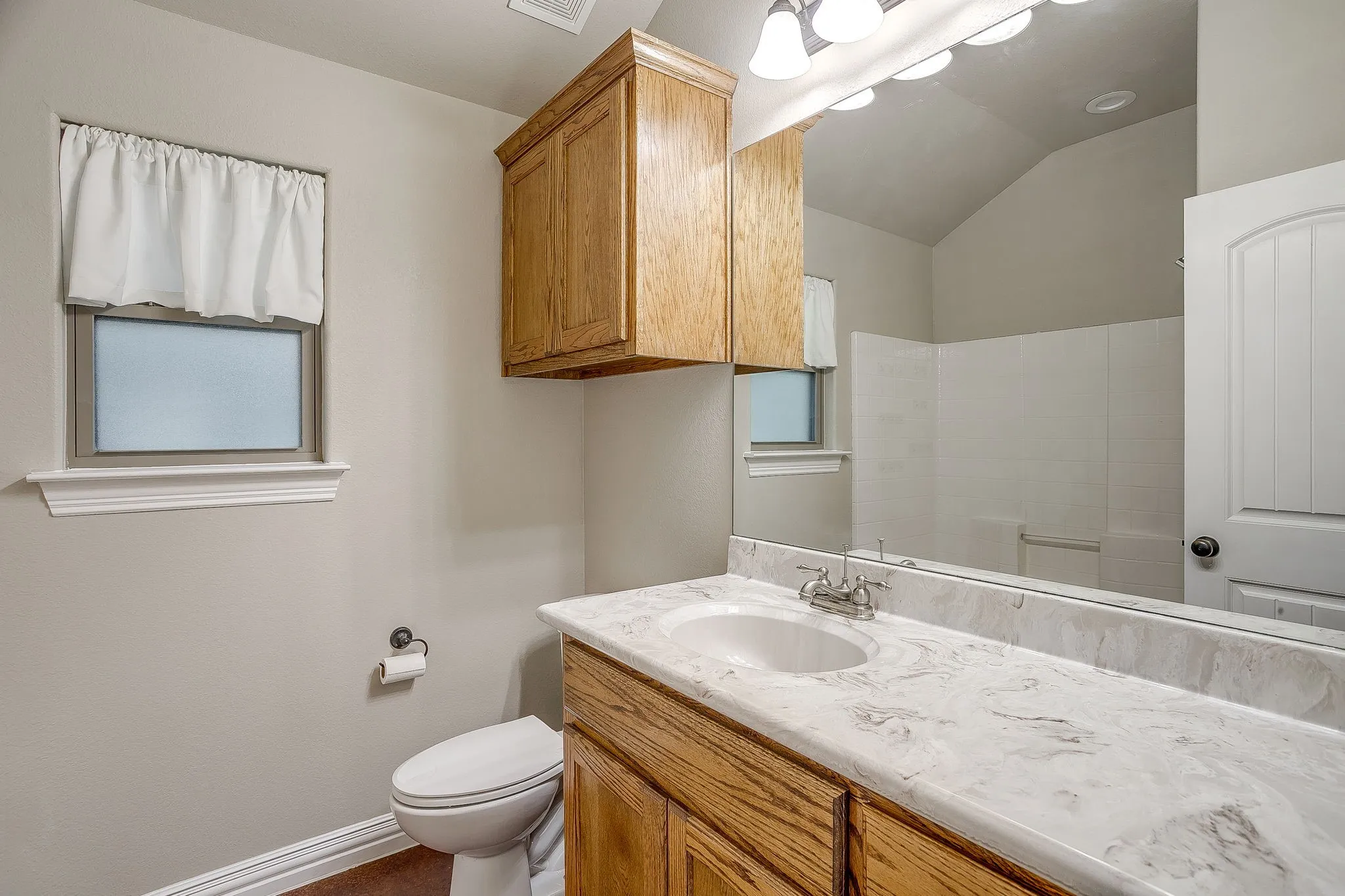 Single Family Residence For Sale in Parker County , 212 W 1st Street, Weatherford, Texas 76086, 3 Bedroom, 2 Bathroom, 2 Garage spaces, 1,416 Sqft, built in 2010, mls#21234942, Real Estate Agent in Weatherford, Homes For Sale in Parker county, Homes For Sale in Weatherford, Realtor in Weatherford Texas, Real Estate Brokerage Independent Realty Texas, Luminita Cordes Realtor