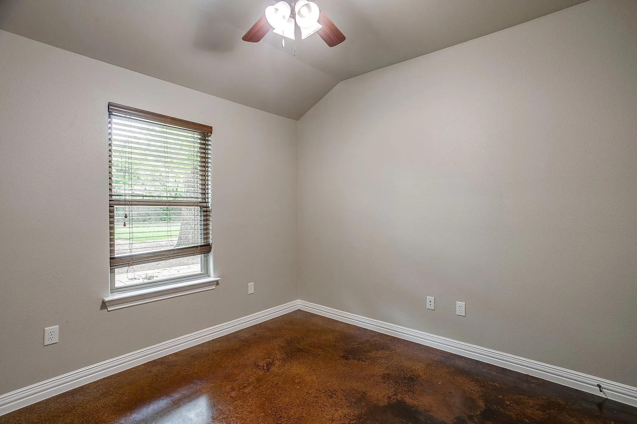 Single Family Residence For Sale in Parker County , 212 W 1st Street, Weatherford, Texas 76086, 3 Bedroom, 2 Bathroom, 2 Garage spaces, 1,416 Sqft, built in 2010, mls#21234942, Real Estate Agent in Weatherford, Homes For Sale in Parker county, Homes For Sale in Weatherford, Realtor in Weatherford Texas, Real Estate Brokerage Independent Realty Texas, Luminita Cordes Realtor