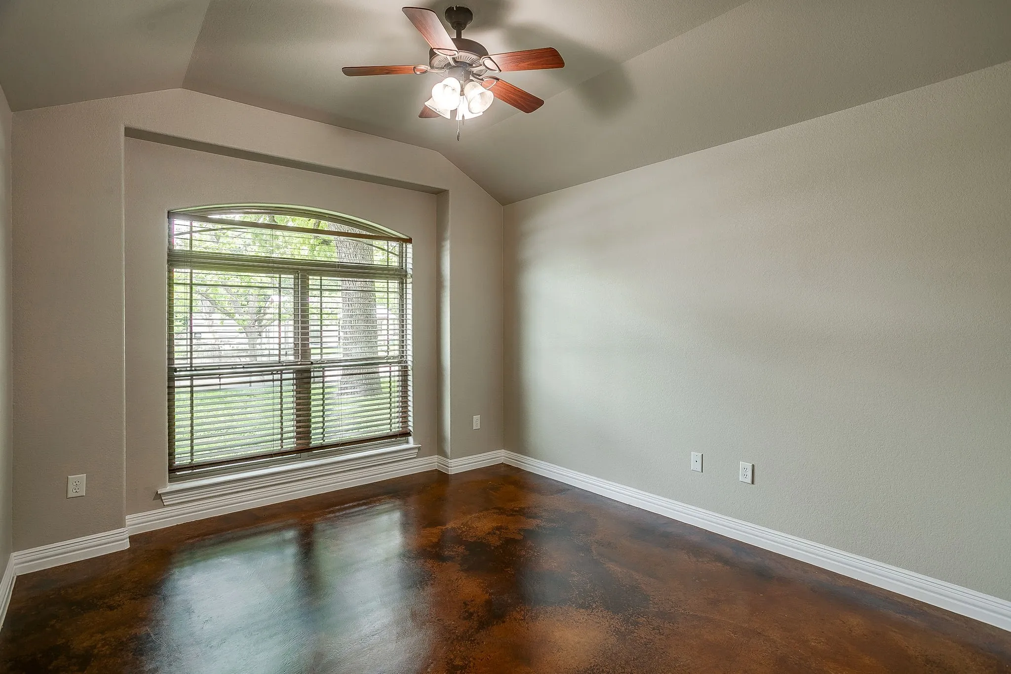 Single Family Residence For Sale in Parker County , 212 W 1st Street, Weatherford, Texas 76086, 3 Bedroom, 2 Bathroom, 2 Garage spaces, 1,416 Sqft, built in 2010, mls#21234942, Real Estate Agent in Weatherford, Homes For Sale in Parker county, Homes For Sale in Weatherford, Realtor in Weatherford Texas, Real Estate Brokerage Independent Realty Texas, Luminita Cordes Realtor