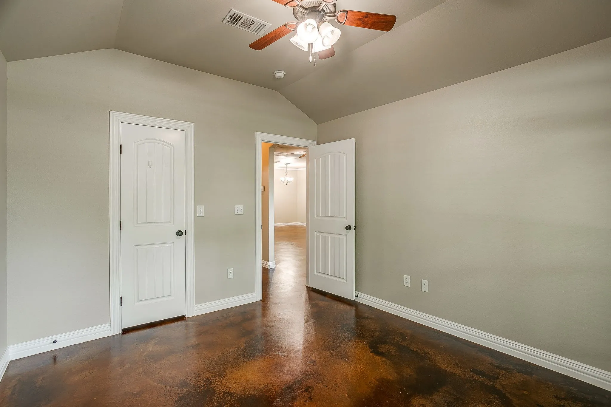 Single Family Residence For Sale in Parker County , 212 W 1st Street, Weatherford, Texas 76086, 3 Bedroom, 2 Bathroom, 2 Garage spaces, 1,416 Sqft, built in 2010, mls#21234942, Real Estate Agent in Weatherford, Homes For Sale in Parker county, Homes For Sale in Weatherford, Realtor in Weatherford Texas, Real Estate Brokerage Independent Realty Texas, Luminita Cordes Realtor