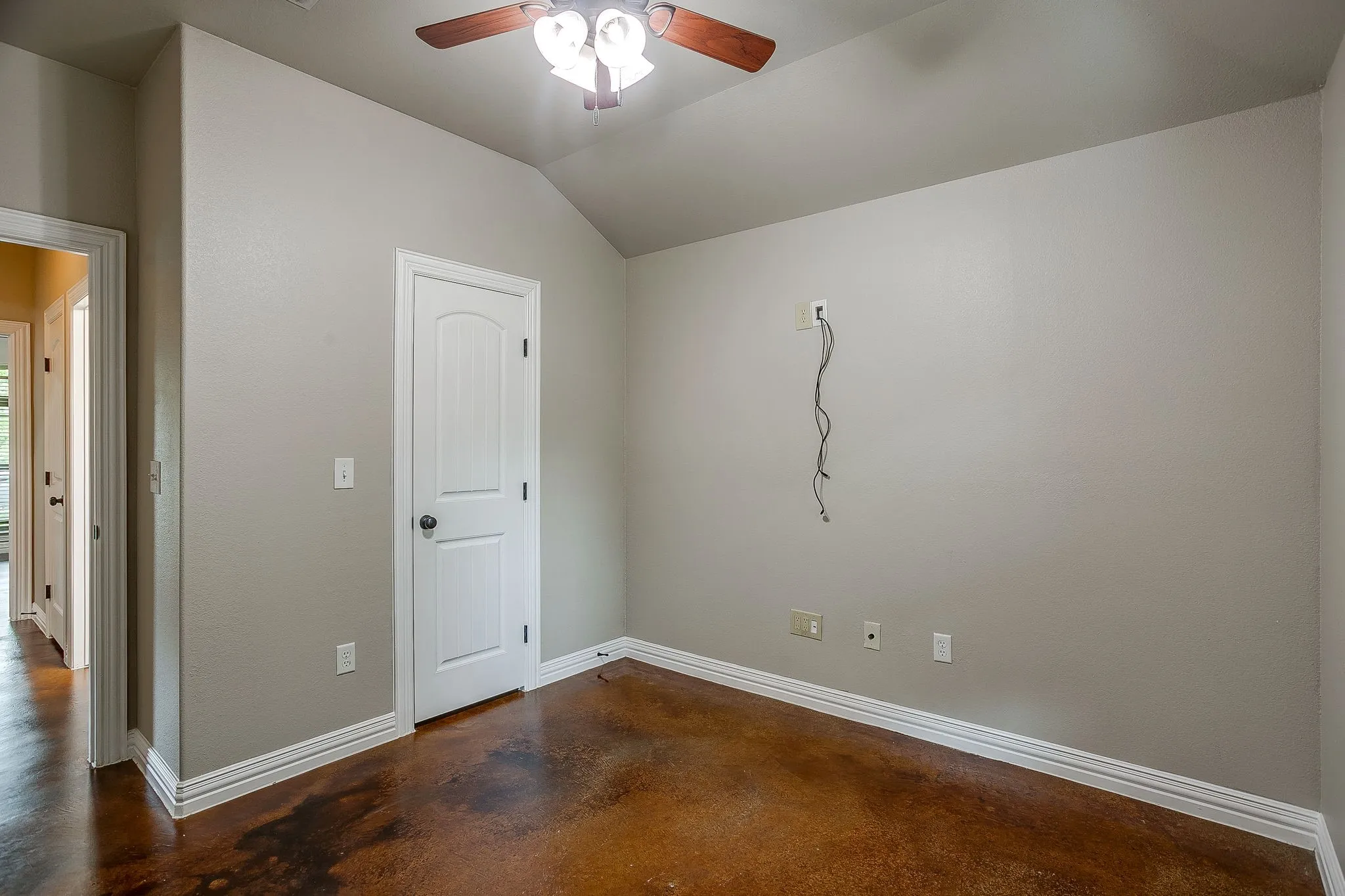 Single Family Residence For Sale in Parker County , 212 W 1st Street, Weatherford, Texas 76086, 3 Bedroom, 2 Bathroom, 2 Garage spaces, 1,416 Sqft, built in 2010, mls#21234942, Real Estate Agent in Weatherford, Homes For Sale in Parker county, Homes For Sale in Weatherford, Realtor in Weatherford Texas, Real Estate Brokerage Independent Realty Texas, Luminita Cordes Realtor