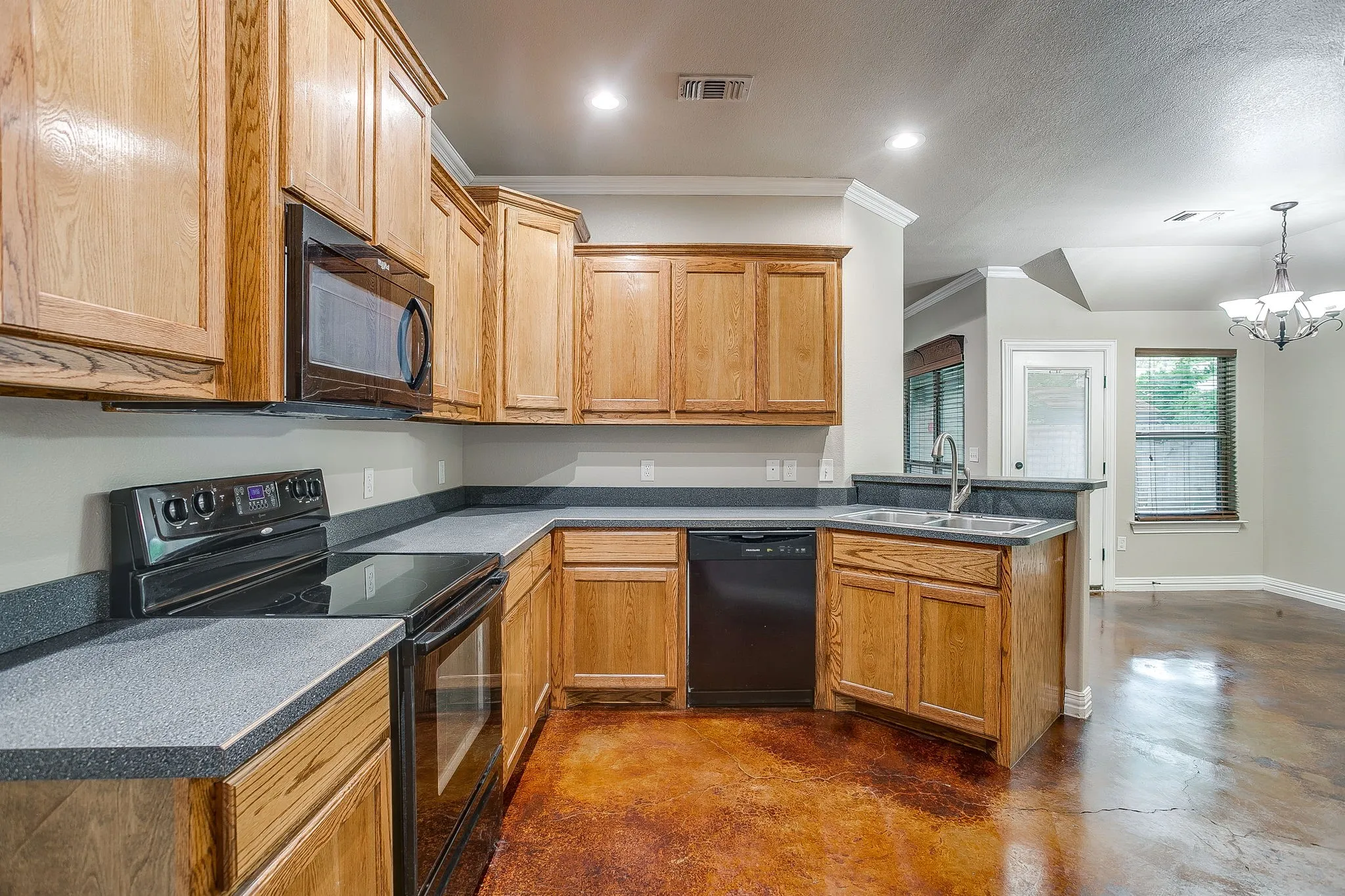 Single Family Residence For Sale in Parker County , 212 W 1st Street, Weatherford, Texas 76086, 3 Bedroom, 2 Bathroom, 2 Garage spaces, 1,416 Sqft, built in 2010, mls#21234942, Real Estate Agent in Weatherford, Homes For Sale in Parker county, Homes For Sale in Weatherford, Realtor in Weatherford Texas, Real Estate Brokerage Independent Realty Texas, Luminita Cordes Realtor