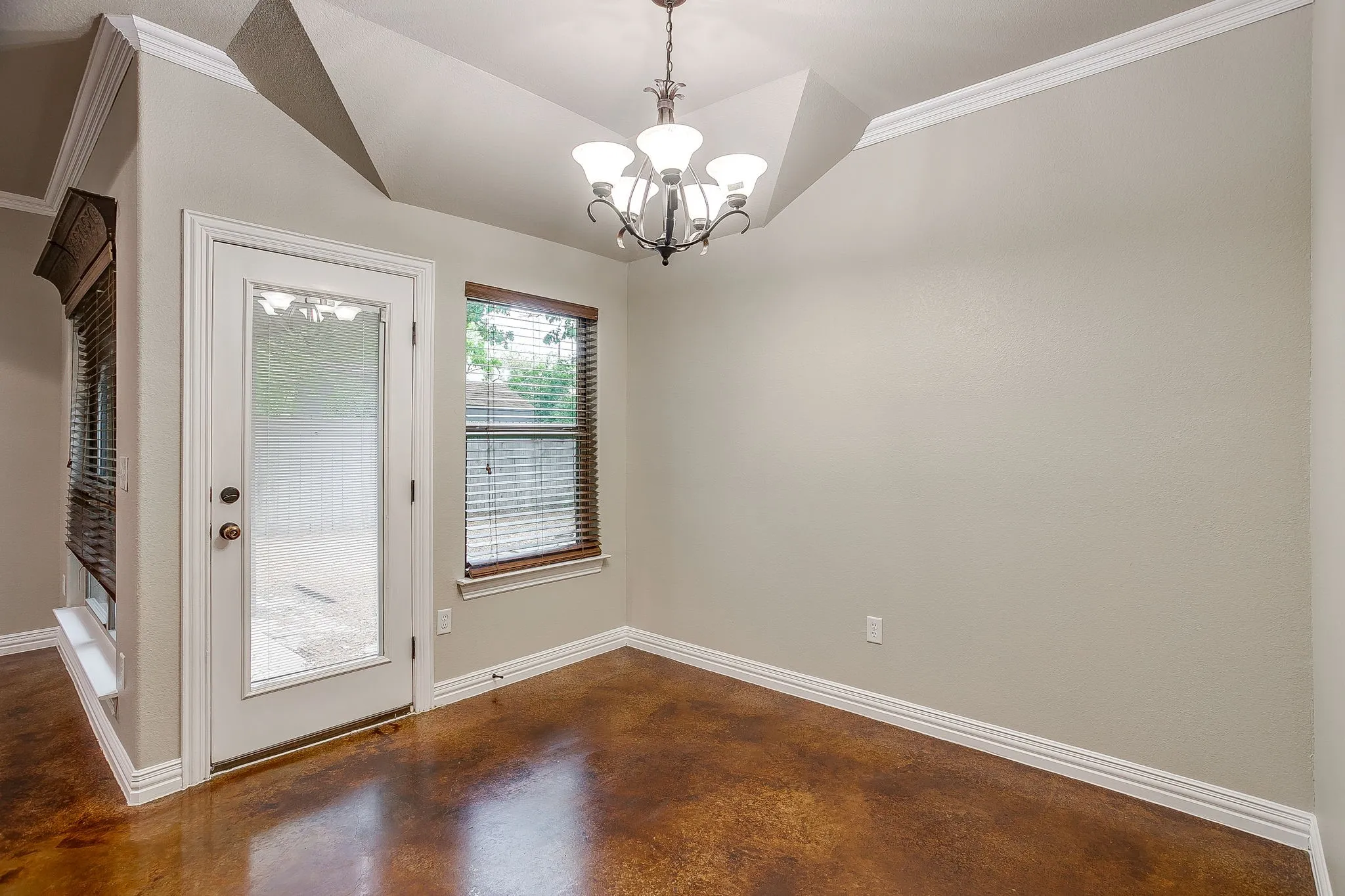 Single Family Residence For Sale in Parker County , 212 W 1st Street, Weatherford, Texas 76086, 3 Bedroom, 2 Bathroom, 2 Garage spaces, 1,416 Sqft, built in 2010, mls#21234942, Real Estate Agent in Weatherford, Homes For Sale in Parker county, Homes For Sale in Weatherford, Realtor in Weatherford Texas, Real Estate Brokerage Independent Realty Texas, Luminita Cordes Realtor