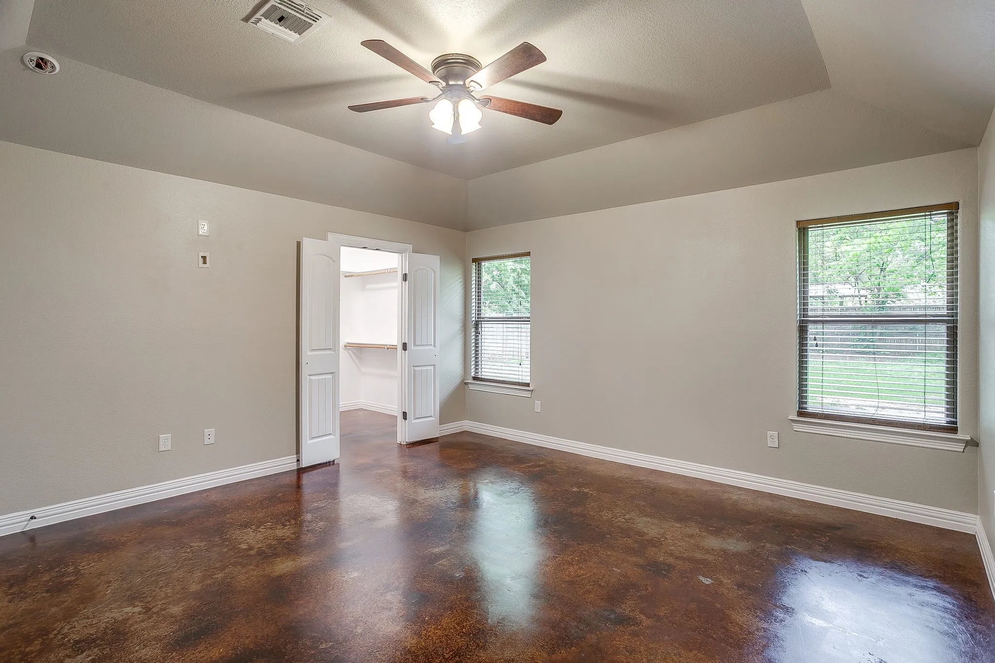 Single Family Residence For Sale in Parker County , 212 W 1st Street, Weatherford, Texas 76086, 3 Bedroom, 2 Bathroom, 2 Garage spaces, 1,416 Sqft, built in 2010, mls#21234942, Real Estate Agent in Weatherford, Homes For Sale in Parker county, Homes For Sale in Weatherford, Realtor in Weatherford Texas, Real Estate Brokerage Independent Realty Texas, Luminita Cordes Realtor