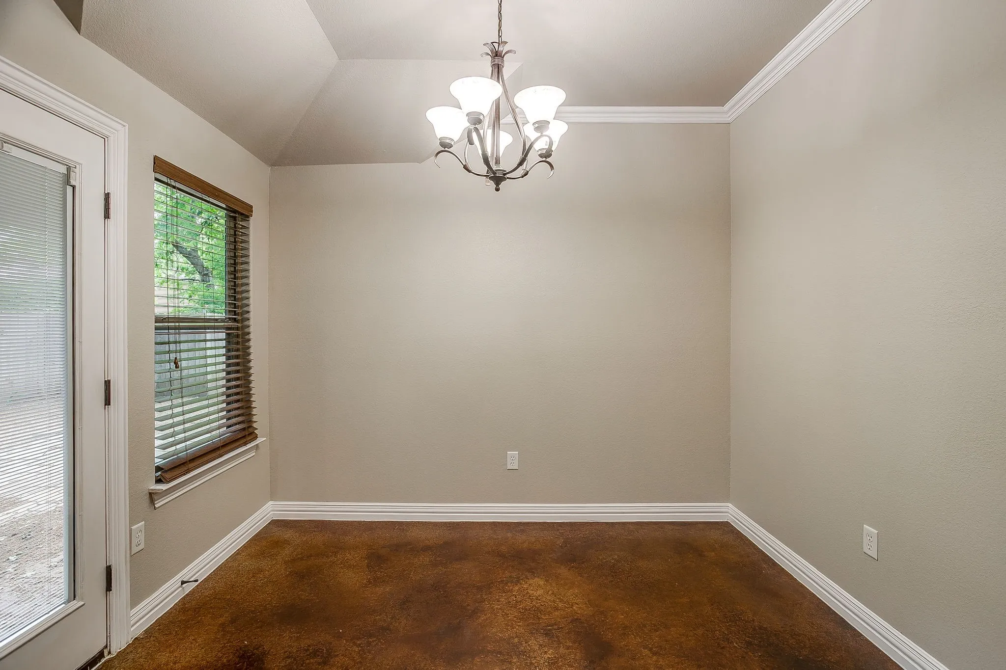 Single Family Residence For Sale in Parker County , 212 W 1st Street, Weatherford, Texas 76086, 3 Bedroom, 2 Bathroom, 2 Garage spaces, 1,416 Sqft, built in 2010, mls#21234942, Real Estate Agent in Weatherford, Homes For Sale in Parker county, Homes For Sale in Weatherford, Realtor in Weatherford Texas, Real Estate Brokerage Independent Realty Texas, Luminita Cordes Realtor