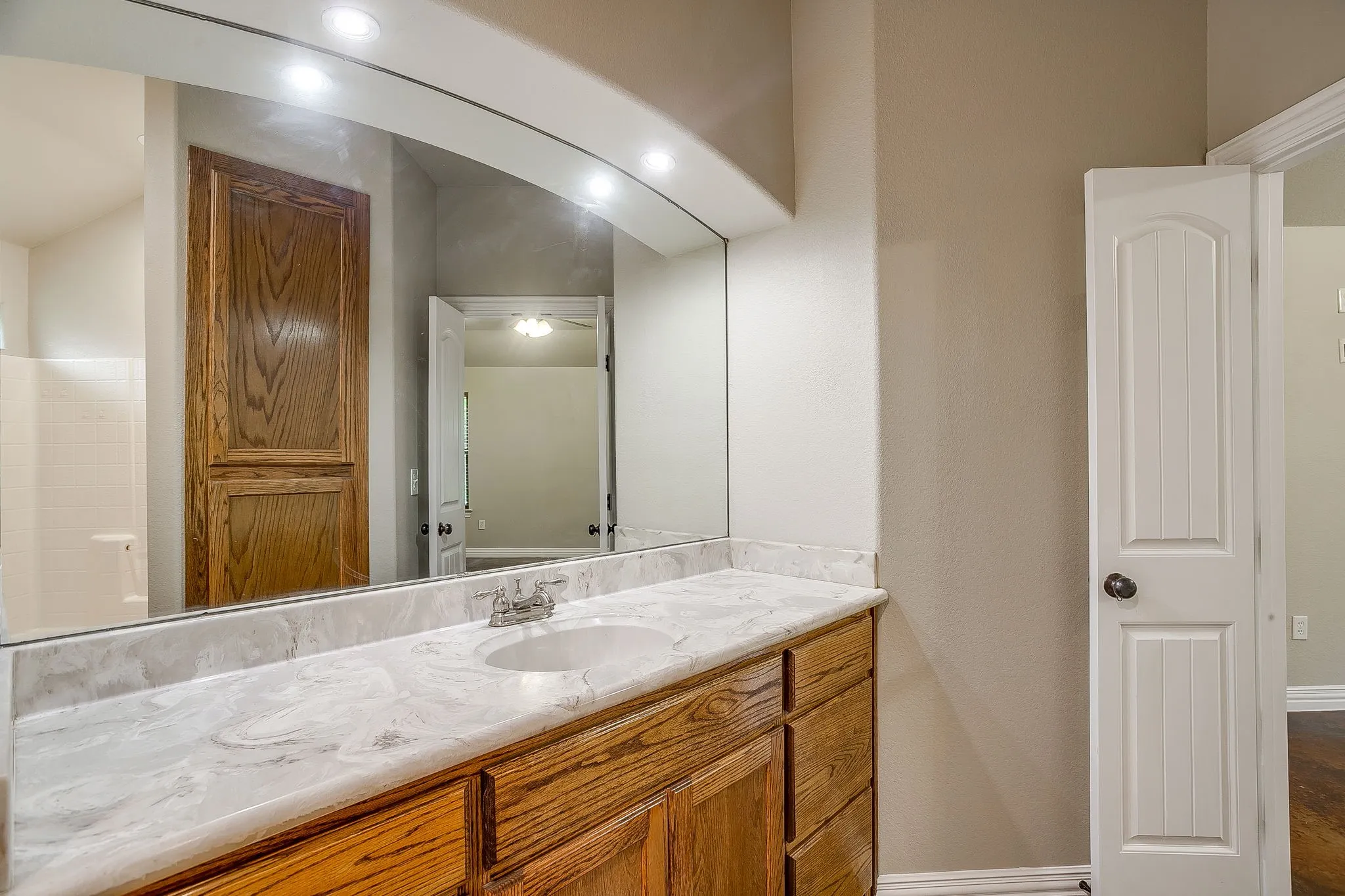 Single Family Residence For Sale in Parker County , 212 W 1st Street, Weatherford, Texas 76086, 3 Bedroom, 2 Bathroom, 2 Garage spaces, 1,416 Sqft, built in 2010, mls#21234942, Real Estate Agent in Weatherford, Homes For Sale in Parker county, Homes For Sale in Weatherford, Realtor in Weatherford Texas, Real Estate Brokerage Independent Realty Texas, Luminita Cordes Realtor