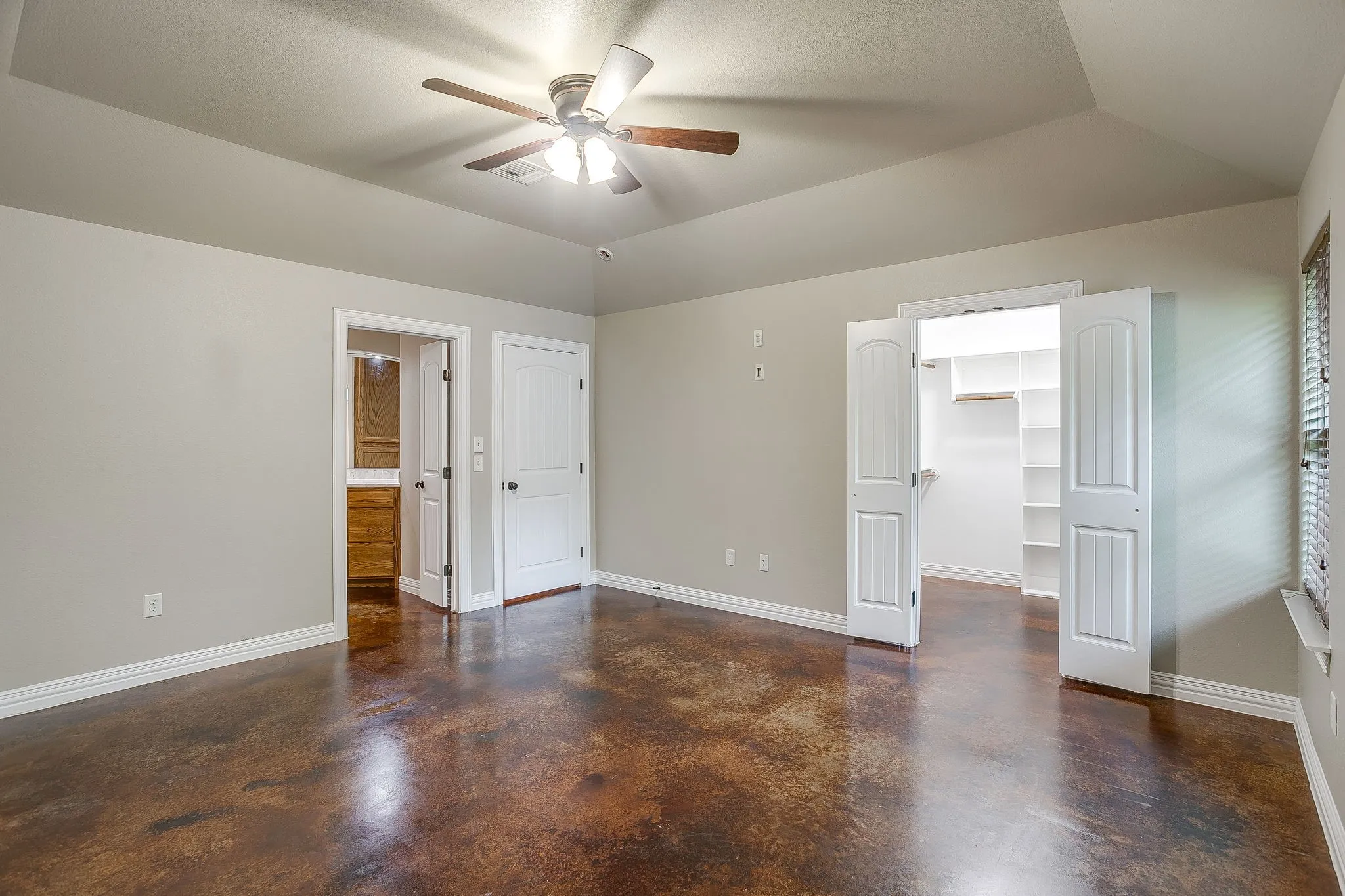 Single Family Residence For Sale in Parker County , 212 W 1st Street, Weatherford, Texas 76086, 3 Bedroom, 2 Bathroom, 2 Garage spaces, 1,416 Sqft, built in 2010, mls#21234942, Real Estate Agent in Weatherford, Homes For Sale in Parker county, Homes For Sale in Weatherford, Realtor in Weatherford Texas, Real Estate Brokerage Independent Realty Texas, Luminita Cordes Realtor