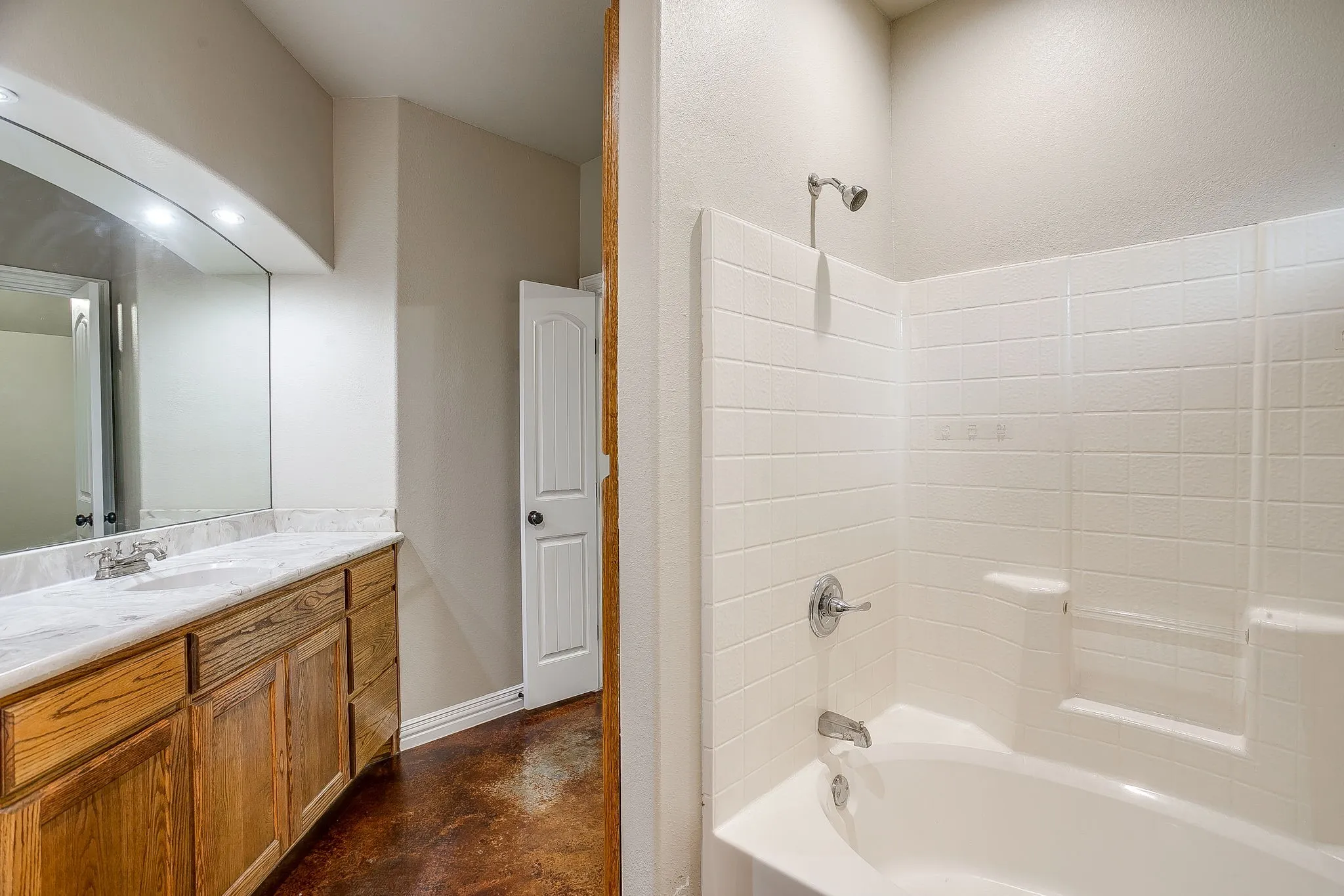 Single Family Residence For Sale in Parker County , 212 W 1st Street, Weatherford, Texas 76086, 3 Bedroom, 2 Bathroom, 2 Garage spaces, 1,416 Sqft, built in 2010, mls#21234942, Real Estate Agent in Weatherford, Homes For Sale in Parker county, Homes For Sale in Weatherford, Realtor in Weatherford Texas, Real Estate Brokerage Independent Realty Texas, Luminita Cordes Realtor