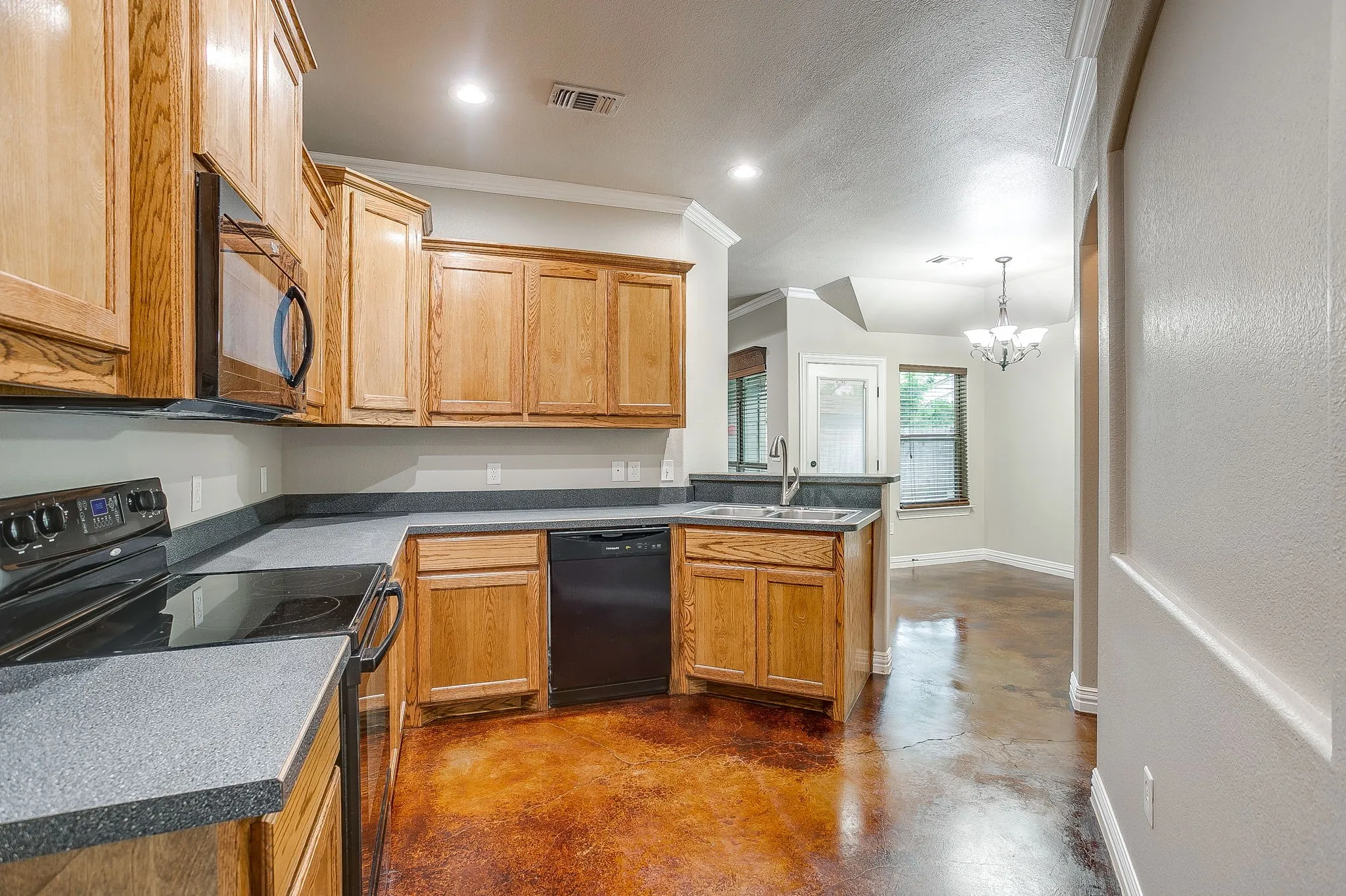 Single Family Residence For Sale in Parker County , 212 W 1st Street, Weatherford, Texas 76086, 3 Bedroom, 2 Bathroom, 2 Garage spaces, 1,416 Sqft, built in 2010, mls#21234942, Real Estate Agent in Weatherford, Homes For Sale in Parker county, Homes For Sale in Weatherford, Realtor in Weatherford Texas, Real Estate Brokerage Independent Realty Texas, Luminita Cordes Realtor