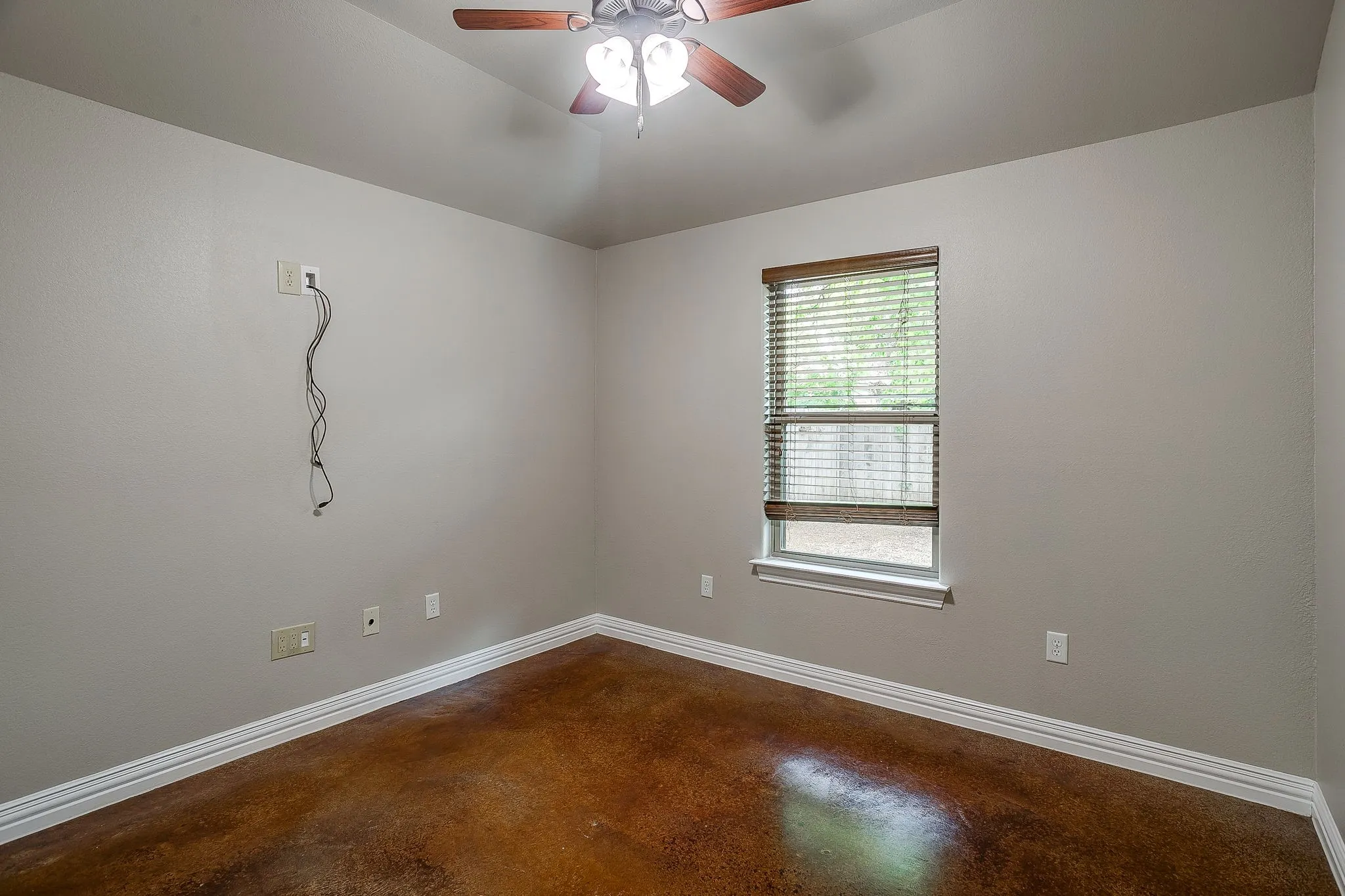 Single Family Residence For Sale in Parker County , 212 W 1st Street, Weatherford, Texas 76086, 3 Bedroom, 2 Bathroom, 2 Garage spaces, 1,416 Sqft, built in 2010, mls#21234942, Real Estate Agent in Weatherford, Homes For Sale in Parker county, Homes For Sale in Weatherford, Realtor in Weatherford Texas, Real Estate Brokerage Independent Realty Texas, Luminita Cordes Realtor