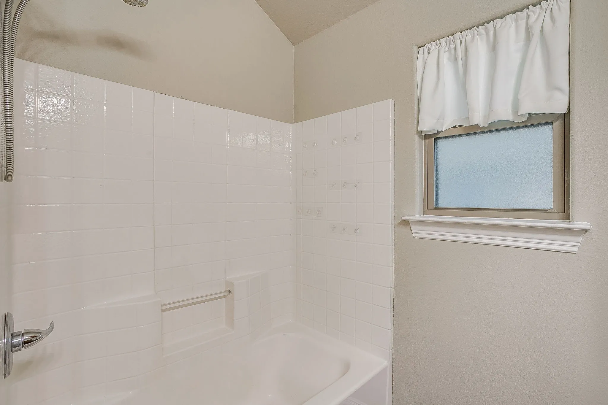 Single Family Residence For Sale in Parker County , 212 W 1st Street, Weatherford, Texas 76086, 3 Bedroom, 2 Bathroom, 2 Garage spaces, 1,416 Sqft, built in 2010, mls#21234942, Real Estate Agent in Weatherford, Homes For Sale in Parker county, Homes For Sale in Weatherford, Realtor in Weatherford Texas, Real Estate Brokerage Independent Realty Texas, Luminita Cordes Realtor