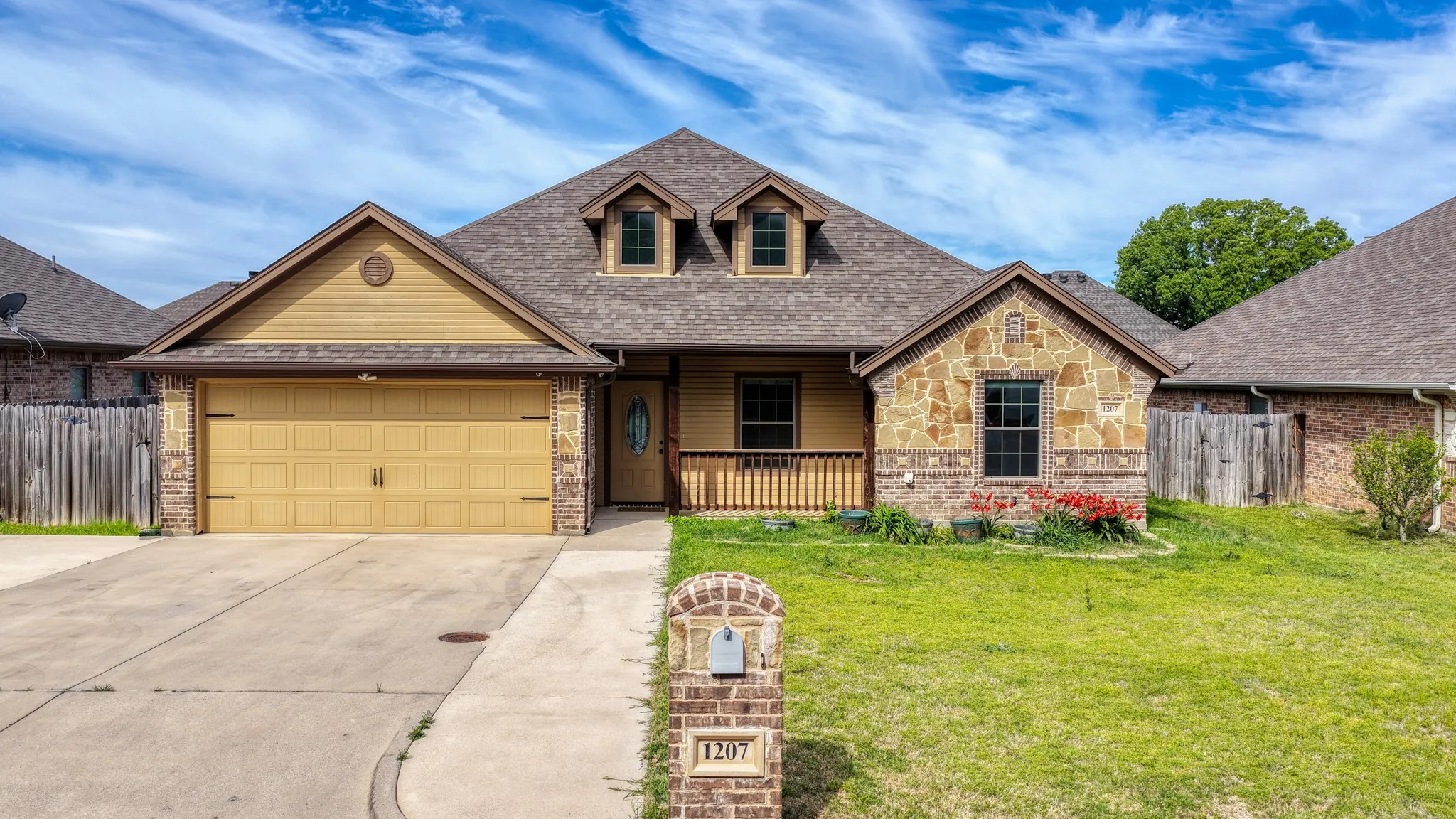 Single Family Residence For Sale in Wise County , 1207 Butterfield Street, Bridgeport, Texas 76426, 4 Bedroom, 2 Bathroom, 2 Garage spaces, 1,960 Sqft, built in 2014, Preowned, mls#21230230, Real Estate Agent in Bridgeport, Homes For Sale in Wise county, Homes For Sale in Bridgeport, Realtor in Bridgeport Texas, Real Estate Brokerage Independent Realty Texas, Luminita Cordes Realtor