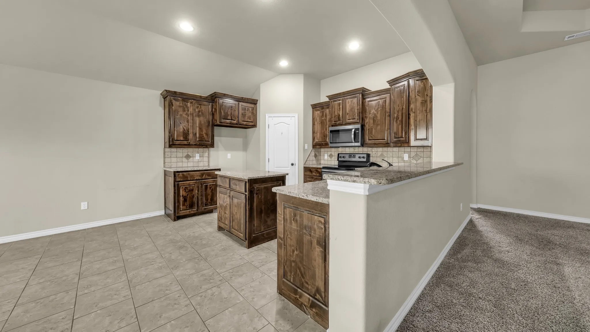 Single Family Residence For Sale in Wise County , 1207 Butterfield Street, Bridgeport, Texas 76426, 4 Bedroom, 2 Bathroom, 2 Garage spaces, 1,960 Sqft, built in 2014, Preowned, mls#21230230, Real Estate Agent in Bridgeport, Homes For Sale in Wise county, Homes For Sale in Bridgeport, Realtor in Bridgeport Texas, Real Estate Brokerage Independent Realty Texas, Luminita Cordes Realtor