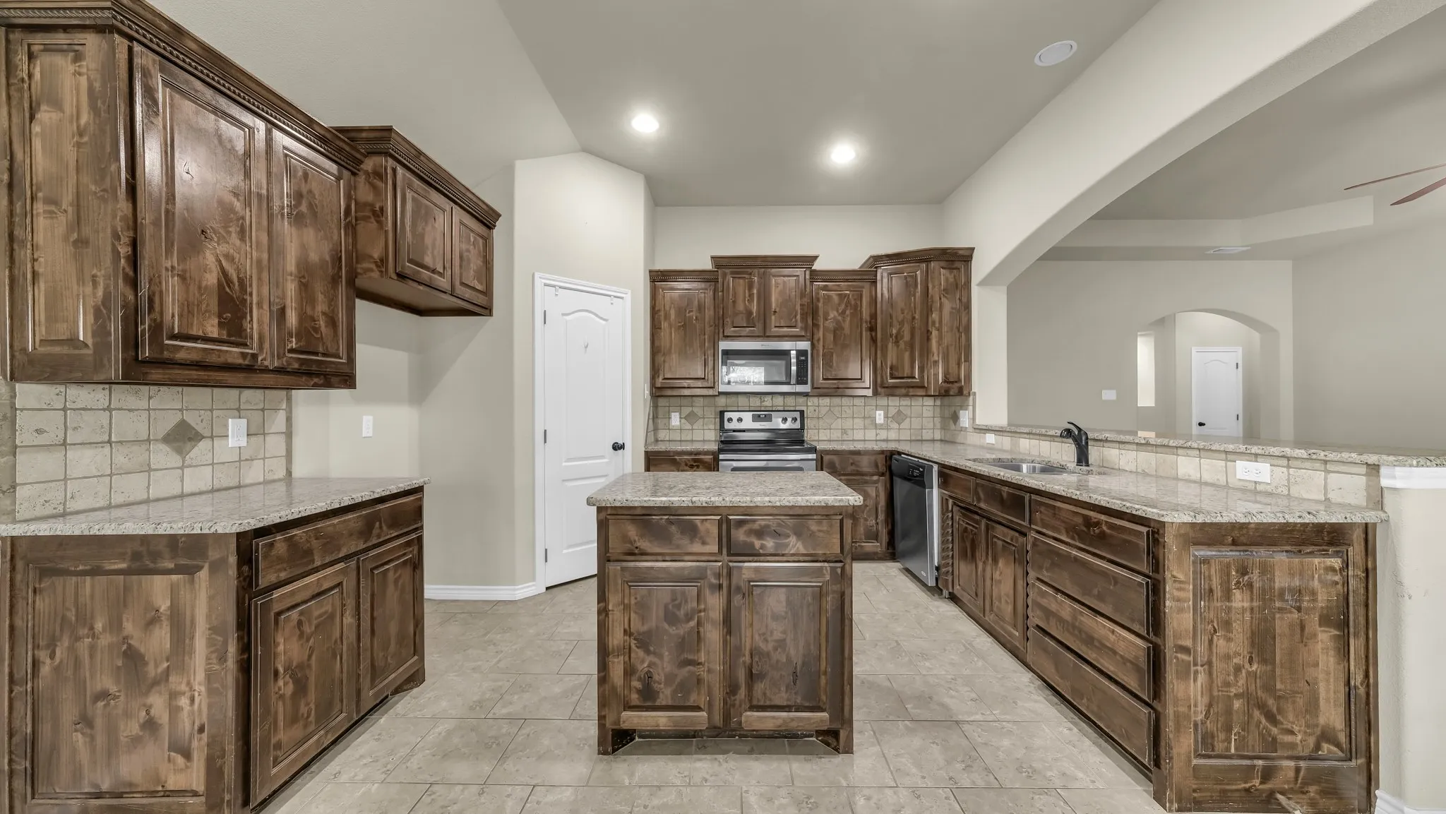 Single Family Residence For Sale in Wise County , 1207 Butterfield Street, Bridgeport, Texas 76426, 4 Bedroom, 2 Bathroom, 2 Garage spaces, 1,960 Sqft, built in 2014, Preowned, mls#21230230, Real Estate Agent in Bridgeport, Homes For Sale in Wise county, Homes For Sale in Bridgeport, Realtor in Bridgeport Texas, Real Estate Brokerage Independent Realty Texas, Luminita Cordes Realtor