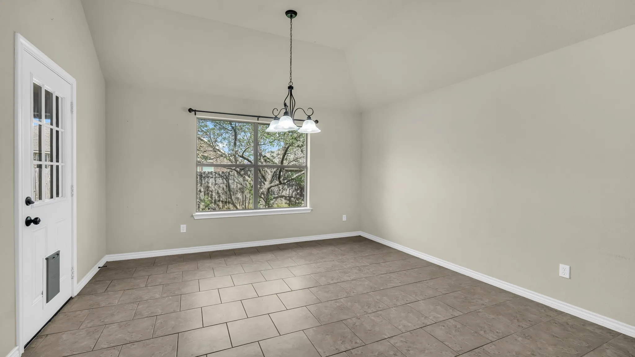 Single Family Residence For Sale in Wise County , 1207 Butterfield Street, Bridgeport, Texas 76426, 4 Bedroom, 2 Bathroom, 2 Garage spaces, 1,960 Sqft, built in 2014, Preowned, mls#21230230, Real Estate Agent in Bridgeport, Homes For Sale in Wise county, Homes For Sale in Bridgeport, Realtor in Bridgeport Texas, Real Estate Brokerage Independent Realty Texas, Luminita Cordes Realtor