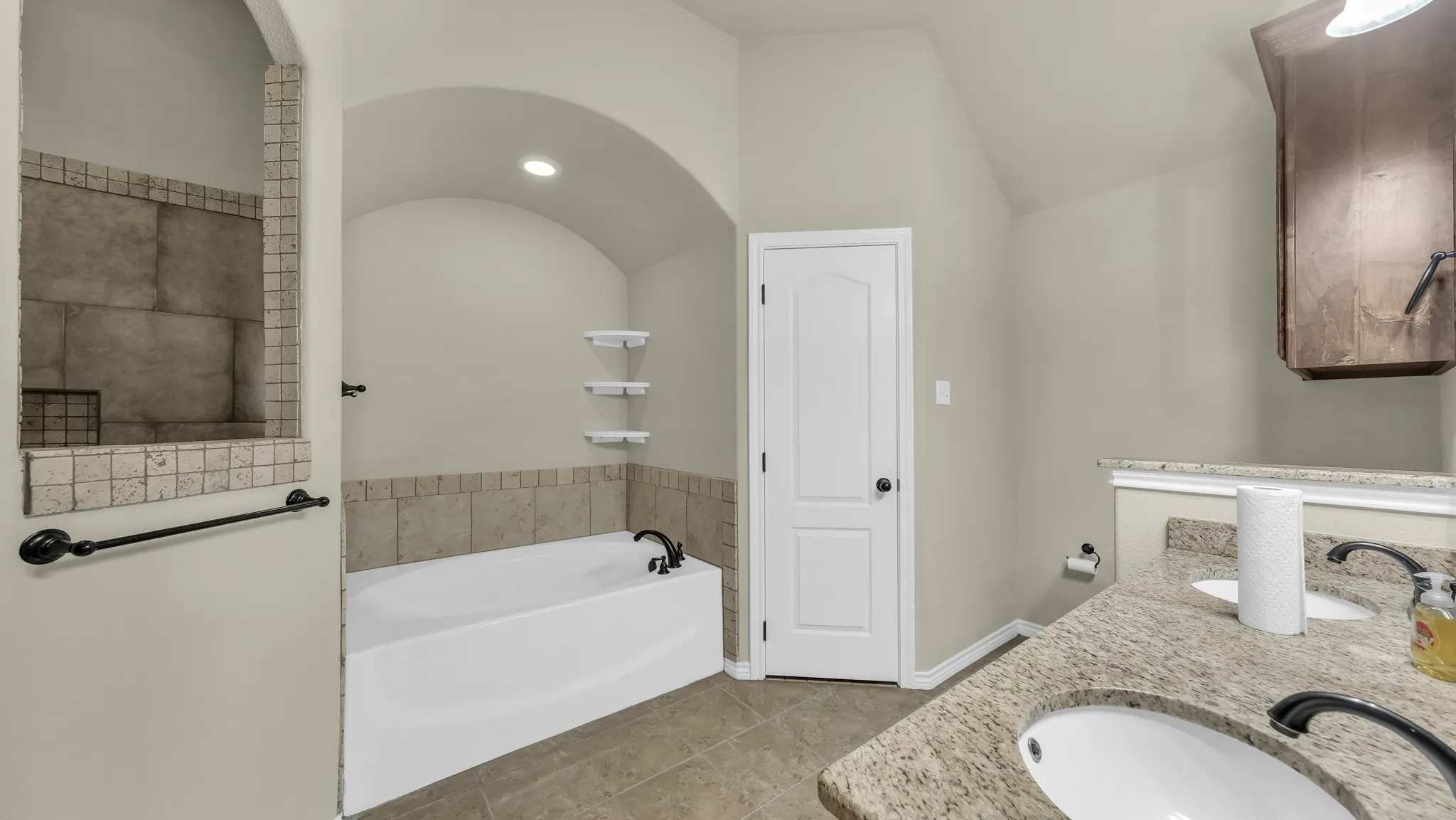 Single Family Residence For Sale in Wise County , 1207 Butterfield Street, Bridgeport, Texas 76426, 4 Bedroom, 2 Bathroom, 2 Garage spaces, 1,960 Sqft, built in 2014, Preowned, mls#21230230, Real Estate Agent in Bridgeport, Homes For Sale in Wise county, Homes For Sale in Bridgeport, Realtor in Bridgeport Texas, Real Estate Brokerage Independent Realty Texas, Luminita Cordes Realtor