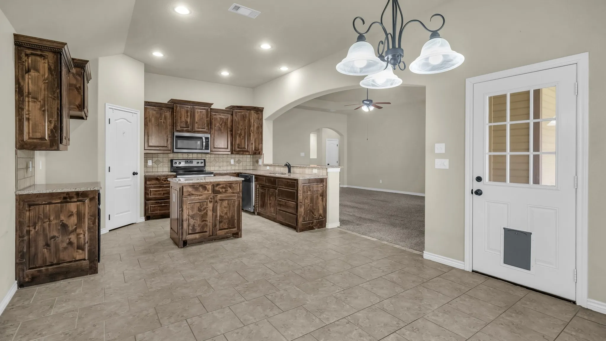 Single Family Residence For Sale in Wise County , 1207 Butterfield Street, Bridgeport, Texas 76426, 4 Bedroom, 2 Bathroom, 2 Garage spaces, 1,960 Sqft, built in 2014, Preowned, mls#21230230, Real Estate Agent in Bridgeport, Homes For Sale in Wise county, Homes For Sale in Bridgeport, Realtor in Bridgeport Texas, Real Estate Brokerage Independent Realty Texas, Luminita Cordes Realtor